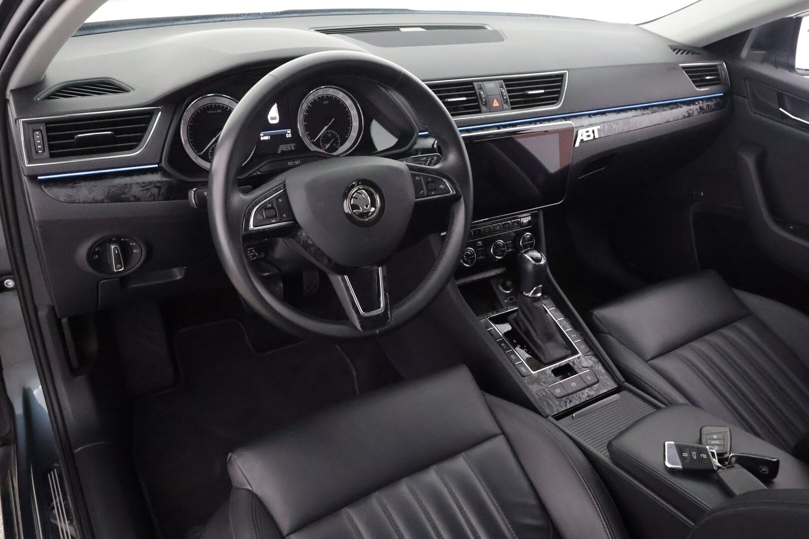 SKODA SUPERB 2018 Combi 2,0 TSI 220 L&K DSG Autom. - | ACC | PA-Lisälämmitin | LED | Canton | P.Kamera | Muistipenkit | Ratinlämmitys | Navi | Keyless | Apple&Android | Merkkihuollettu | Kahdet Renkaat | 