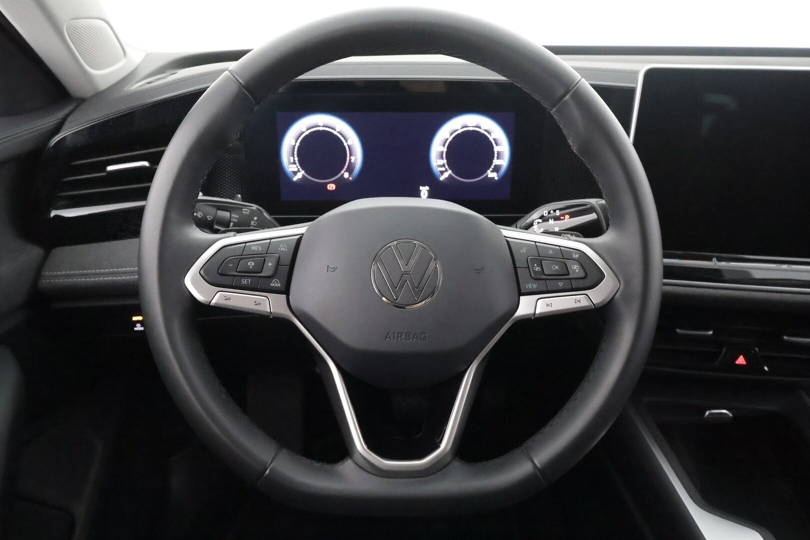 VOLKSWAGEN PASSAT 2025 Variant 1.5 eTSI DSG - | ACC | LED | P.Kamera | Ratinlämmitys | Digimittaristo | Navi |  Apple&Android | Merkkihuollettu |