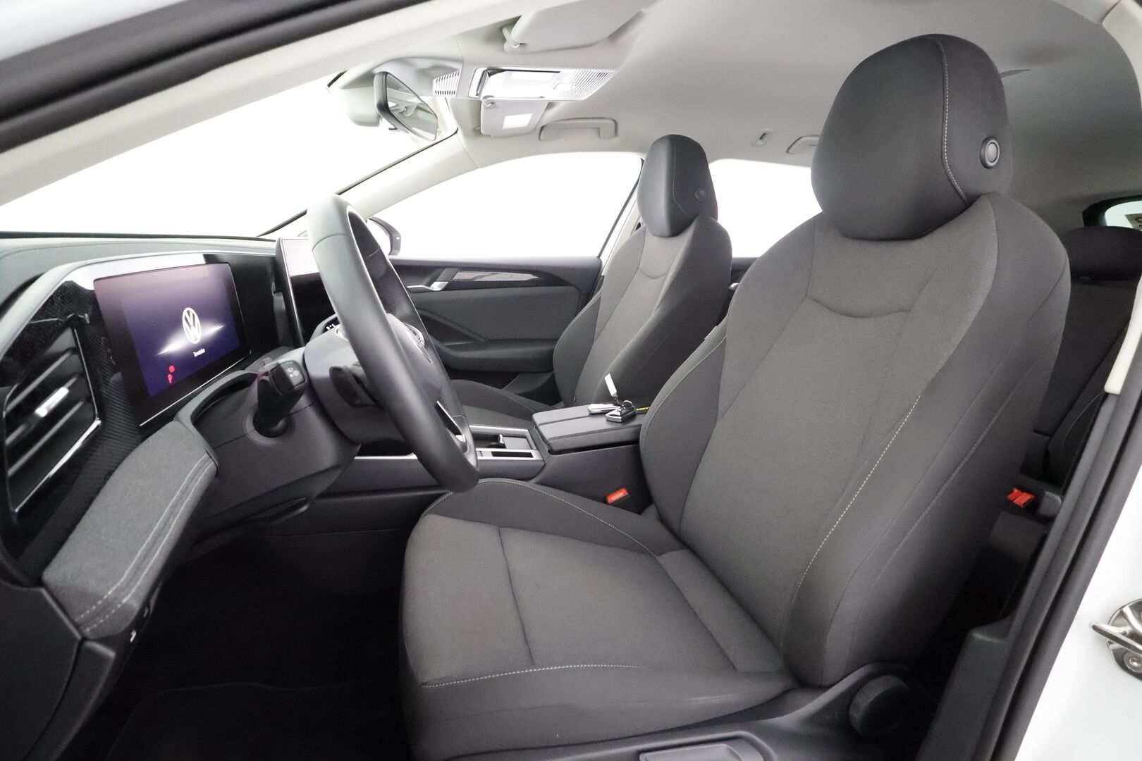 VOLKSWAGEN PASSAT 2025 Variant 1.5 eTSI DSG - | ACC | LED | P.Kamera | Ratinlämmitys | Digimittaristo | Navi |  Apple&Android | Merkkihuollettu |