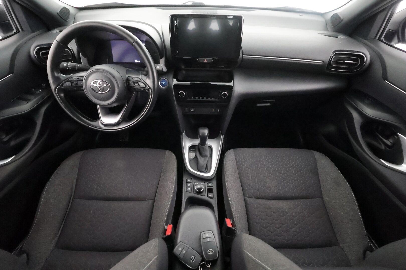 TOYOTA YARIS CROSS 2023 1.5 Hybrid Intense AWD - | ACC | LED | LTA | RSA | Navi | Keyless | Lämm. ratti | P.kamera ja tutkat | Apple & Android | Lohko+sisälämmitin | 2x renkaat aluin | 