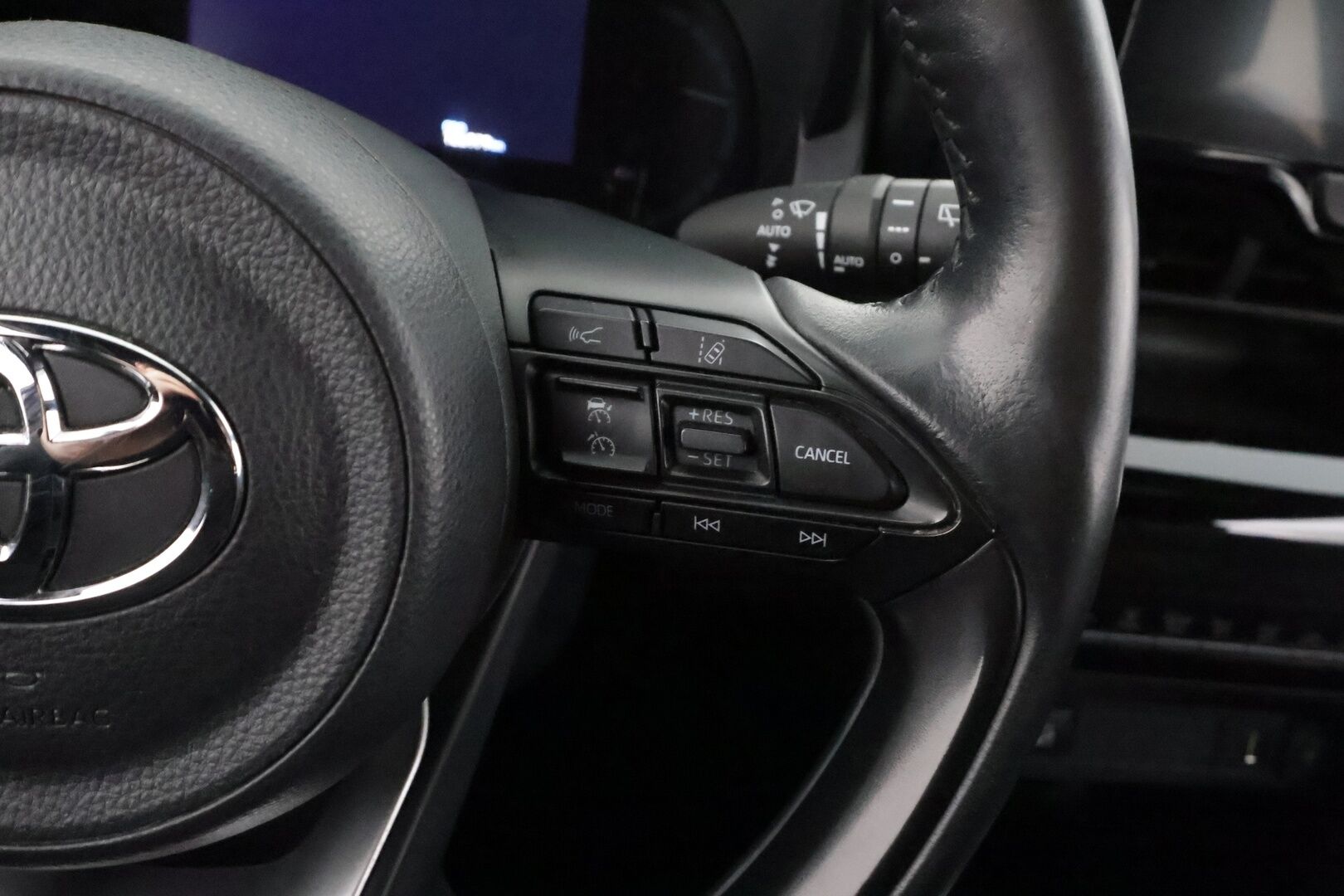 TOYOTA YARIS CROSS 2023 1.5 Hybrid Intense AWD - | ACC | LED | LTA | RSA | Navi | Keyless | Lämm. ratti | P.kamera ja tutkat | Apple & Android | Lohko+sisälämmitin | 2x renkaat aluin | 