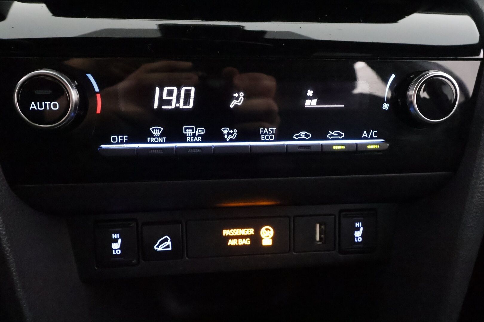 TOYOTA YARIS CROSS 2023 1.5 Hybrid Intense AWD - | ACC | LED | LTA | RSA | Navi | Keyless | Lämm. ratti | P.kamera ja tutkat | Apple & Android | Lohko+sisälämmitin | 2x renkaat aluin | 