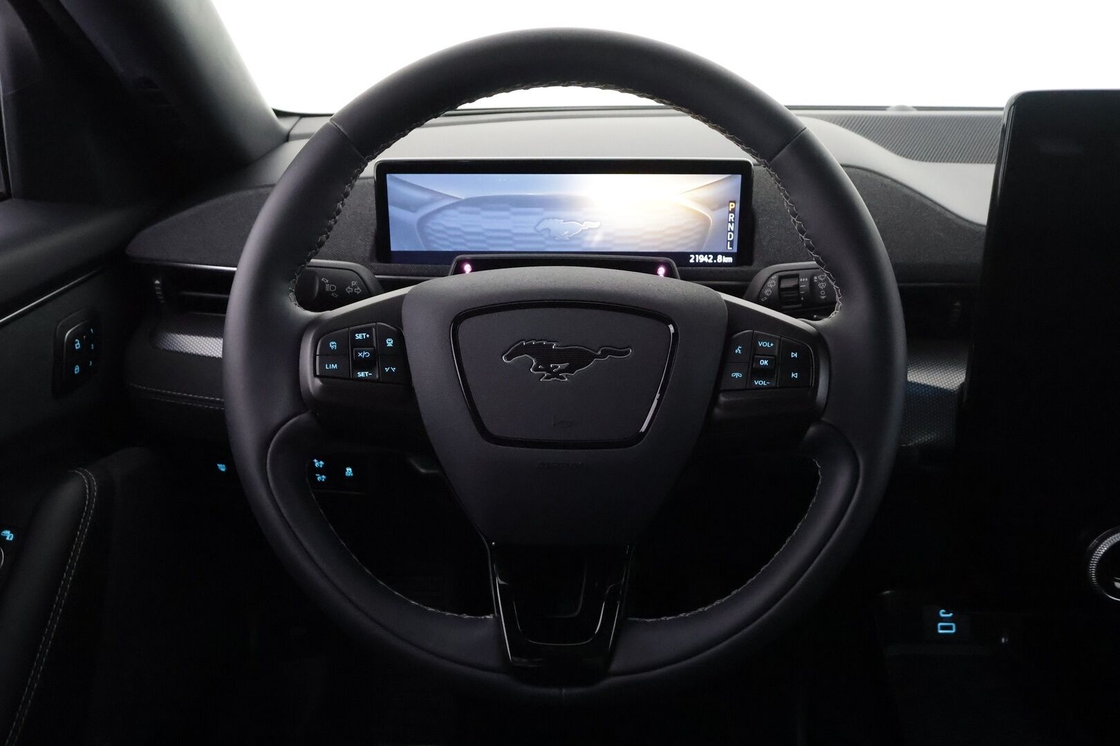 FORD MUSTANG MACH-E 2024 98kWh 487hv AWD GT 5-ovinen - | ACC | B&O | Lasikatto | Muistipenkki | Nahka-alcantara | 360° | Matrix | Ambient light | Lämm. ratti | Lane Assist | BLIS | RCTA | Keyless | 
