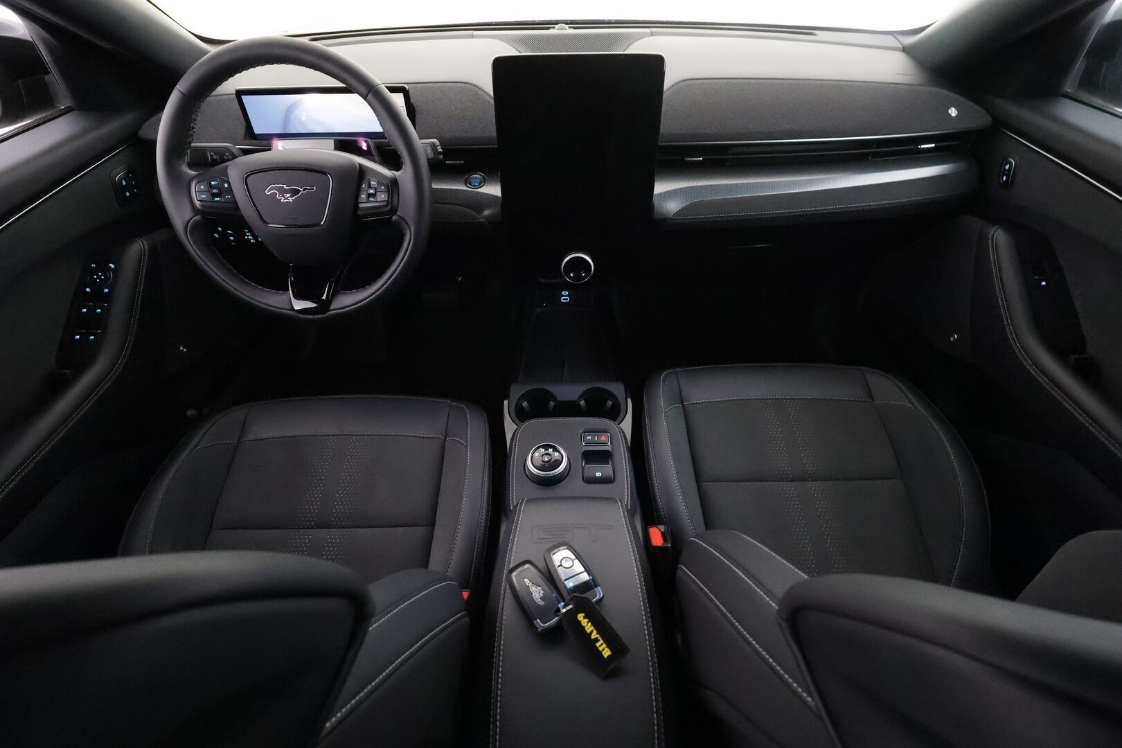 FORD MUSTANG MACH-E 2024 98kWh 487hv AWD GT 5-ovinen - | ACC | B&O | Lasikatto | Muistipenkki | Nahka-alcantara | 360° | Matrix | Ambient light | Lämm. ratti | Lane Assist | BLIS | RCTA | Keyless | 