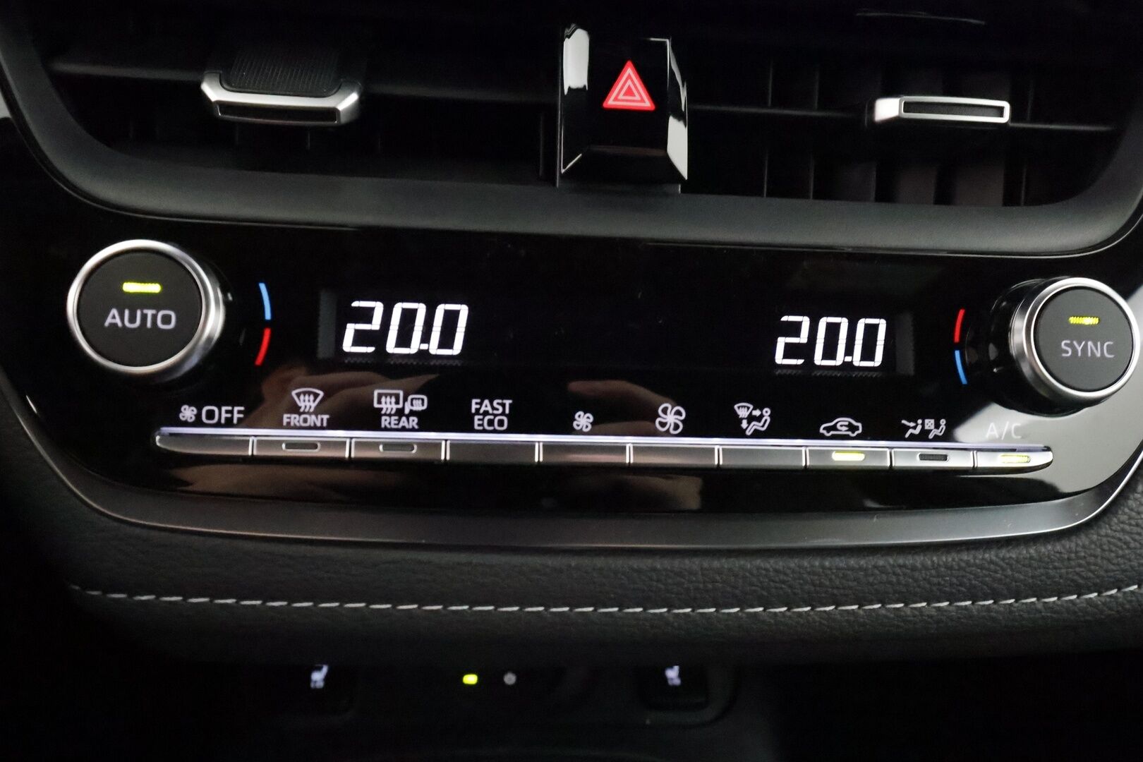 TOYOTA COROLLA 2024 Touring Sports 2,0 Hybrid Black&White  - | ACC | Puolinahat | P.Kamera | LED | Ratinlämmitys | Digimittaristo | Navi | 