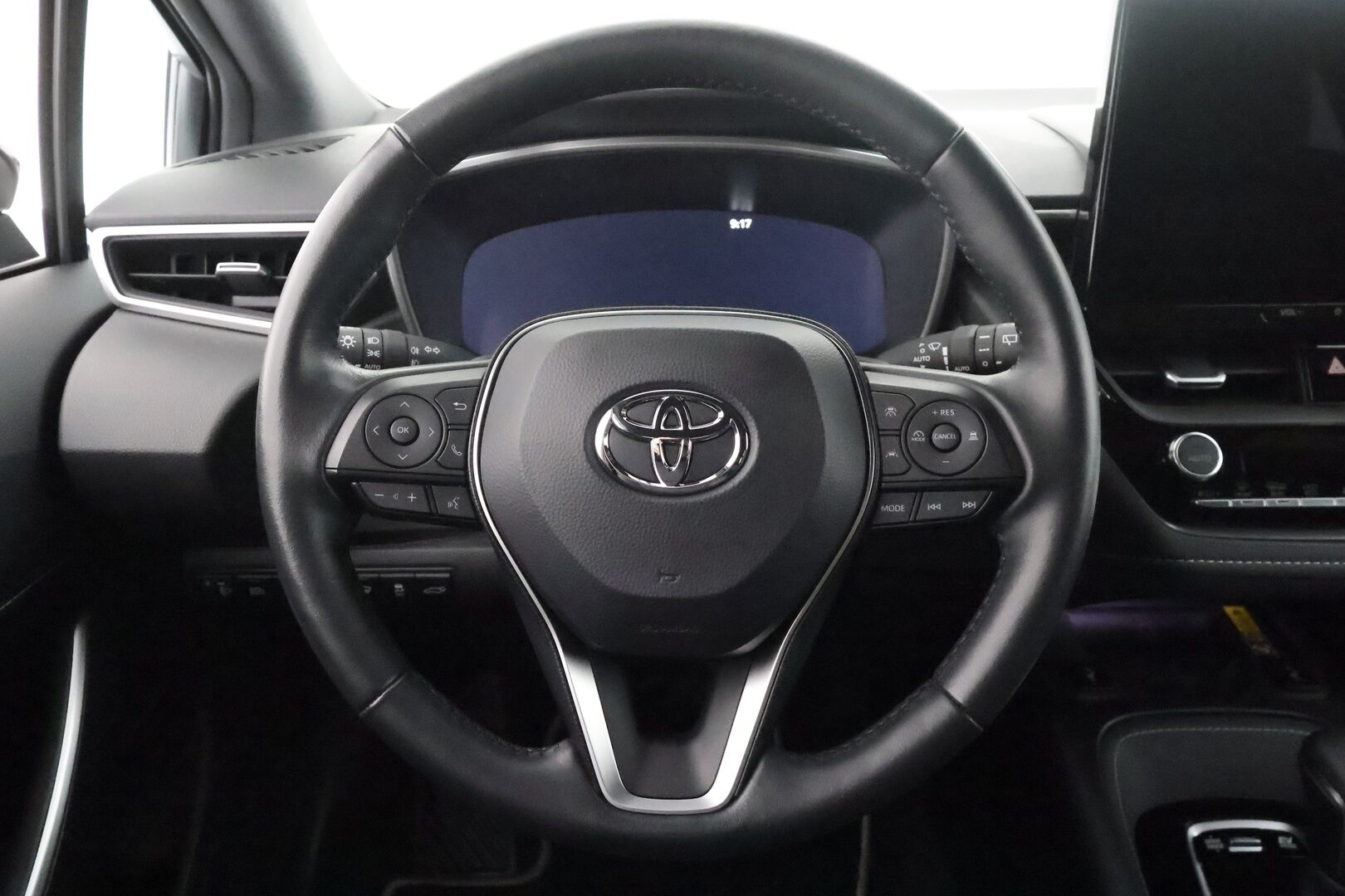 TOYOTA COROLLA 2024 Touring Sports 2,0 Hybrid Black&White  - | ACC | Puolinahat | P.Kamera | LED | Ratinlämmitys | Digimittaristo | Navi | 