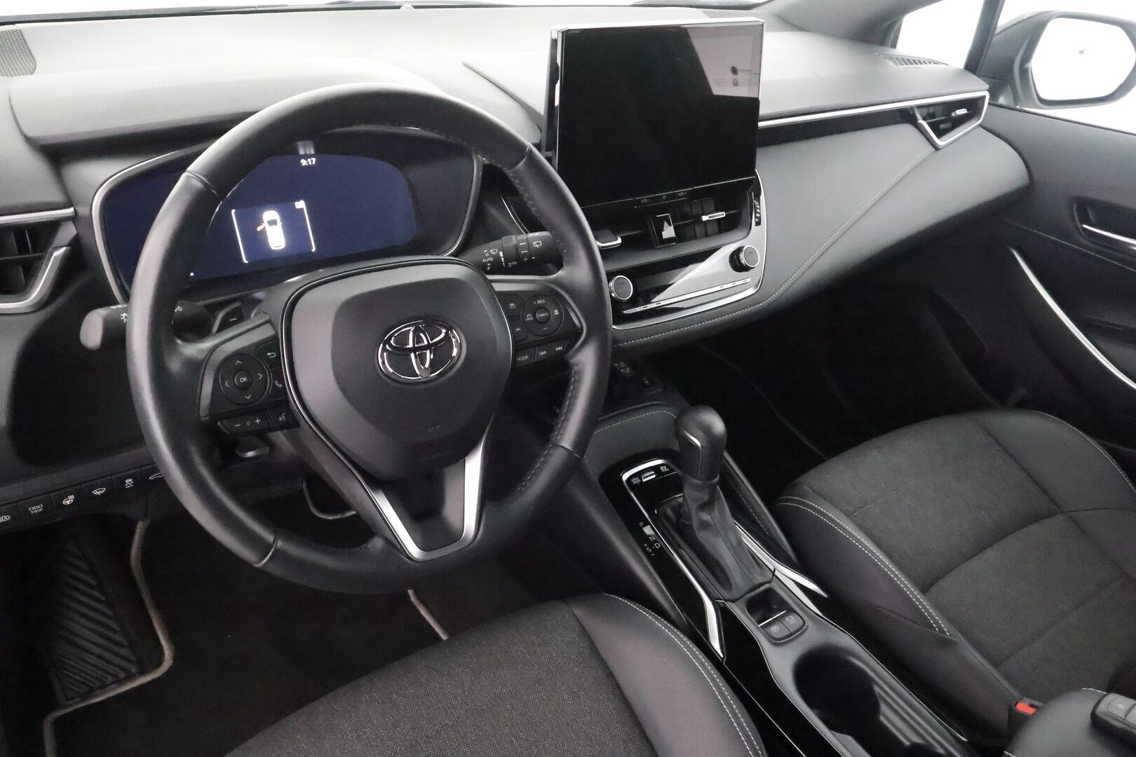 TOYOTA COROLLA 2024 Touring Sports 2,0 Hybrid Black&White  - | ACC | Puolinahat | P.Kamera | LED | Ratinlämmitys | Digimittaristo | Navi | 
