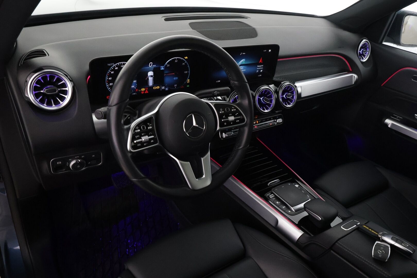 MERCEDES-BENZ EQB 2023 300 4MATIC Business - | DTR+ | ILP | Sähkönahat muistilla | Panorama | Widescreen | Ambient light | Keyless | P.kamera | Active Lane Assist | Navi | 2x renkaat aluin | ALV |