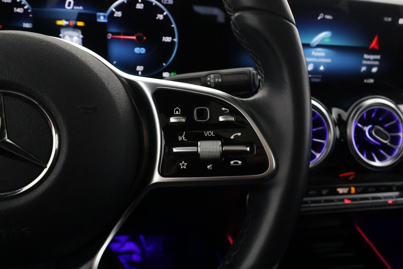 MERCEDES-BENZ EQB 2023 300 4MATIC Business - | DTR+ | ILP | Sähkönahat muistilla | Panorama | Widescreen | Ambient light | Keyless | P.kamera | Active Lane Assist | Navi | 2x renkaat aluin | ALV |