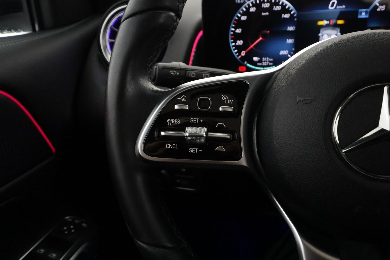 MERCEDES-BENZ EQB 2023 300 4MATIC Business - | DTR+ | ILP | Sähkönahat muistilla | Panorama | Widescreen | Ambient light | Keyless | P.kamera | Active Lane Assist | Navi | 2x renkaat aluin | ALV |