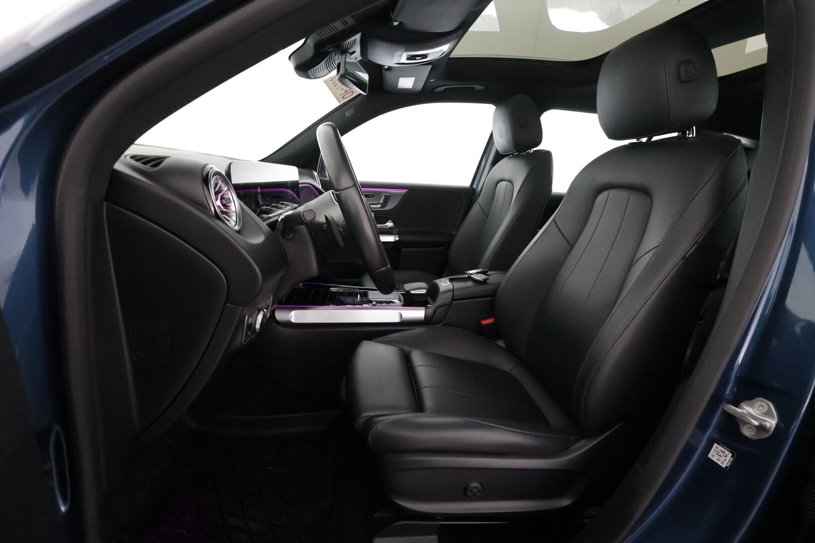MERCEDES-BENZ EQB 2023 300 4MATIC Business - | DTR+ | ILP | Sähkönahat muistilla | Panorama | Widescreen | Ambient light | Keyless | P.kamera | Active Lane Assist | Navi | 2x renkaat aluin | ALV |