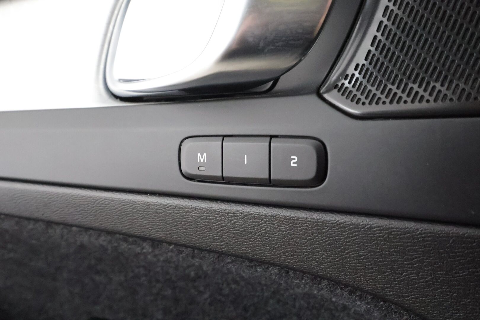 Volvo XC40 2024 T4 TwE Plus Dark aut - | ACC | Harman/Kardon | Muistipenkki | Sporttipenkit sähköllä | P.kamera | Pilot Assist | Keyless | Lämm. ratti | Merkkihuollot | 2x renkaat aluin | 