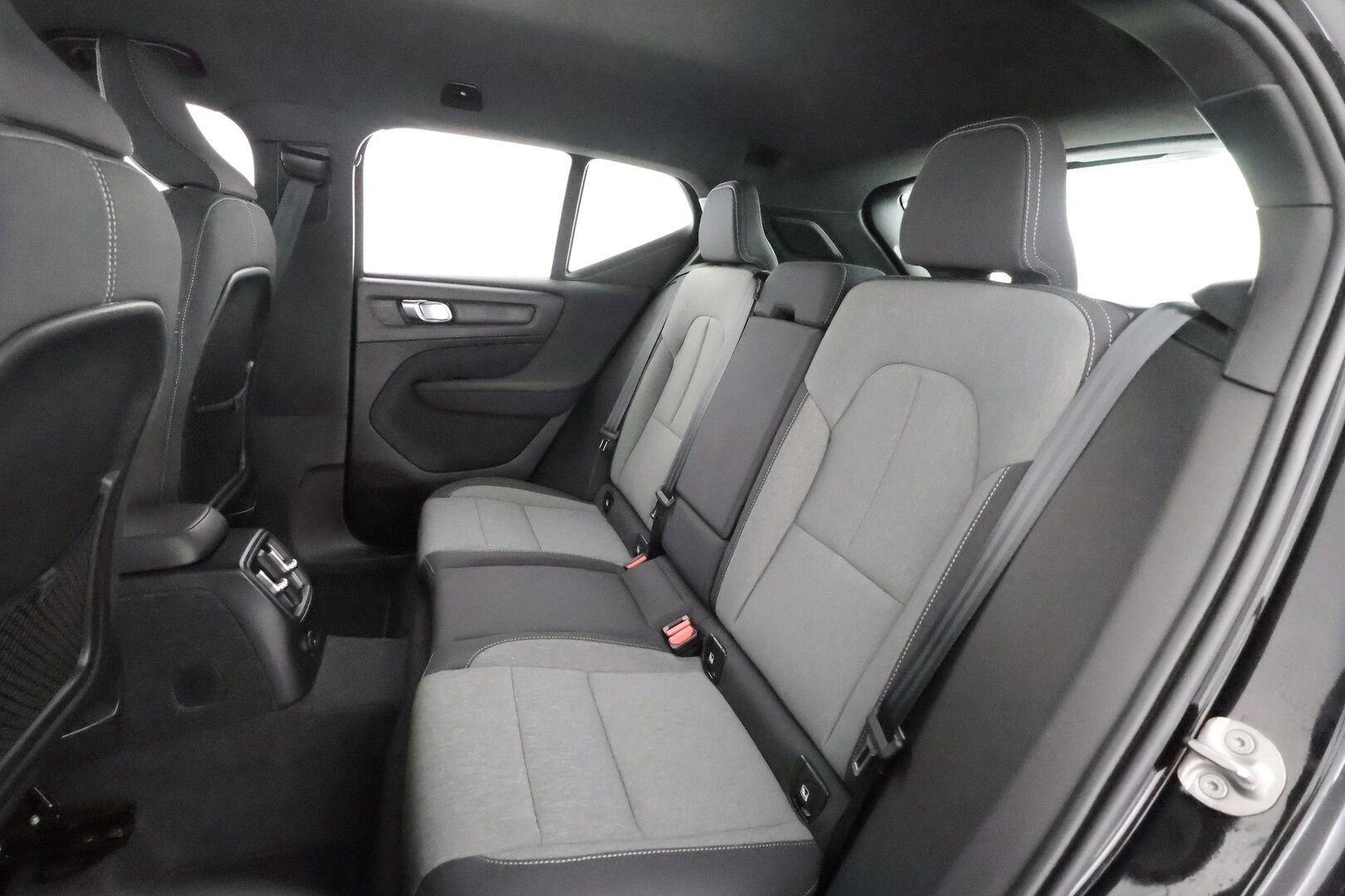 Volvo XC40 2024 T4 TwE Plus Dark aut - | ACC | Harman/Kardon | Muistipenkki | Sporttipenkit sähköllä | P.kamera | Pilot Assist | Keyless | Lämm. ratti | Merkkihuollot | 2x renkaat aluin | 