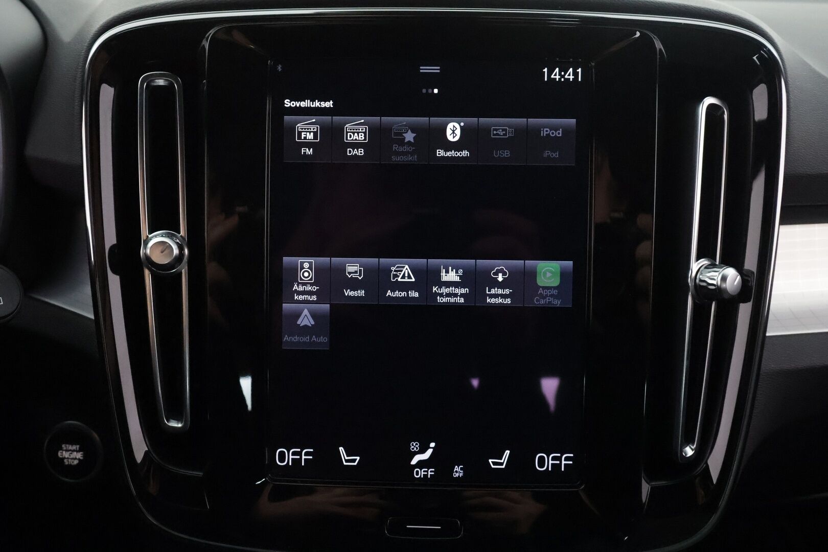 Volvo XC40 2024 T4 TwE Plus Dark aut - | ACC | Harman/Kardon | Muistipenkki | Sporttipenkit sähköllä | P.kamera | Pilot Assist | Keyless | Lämm. ratti | Merkkihuollot | 2x renkaat aluin | 