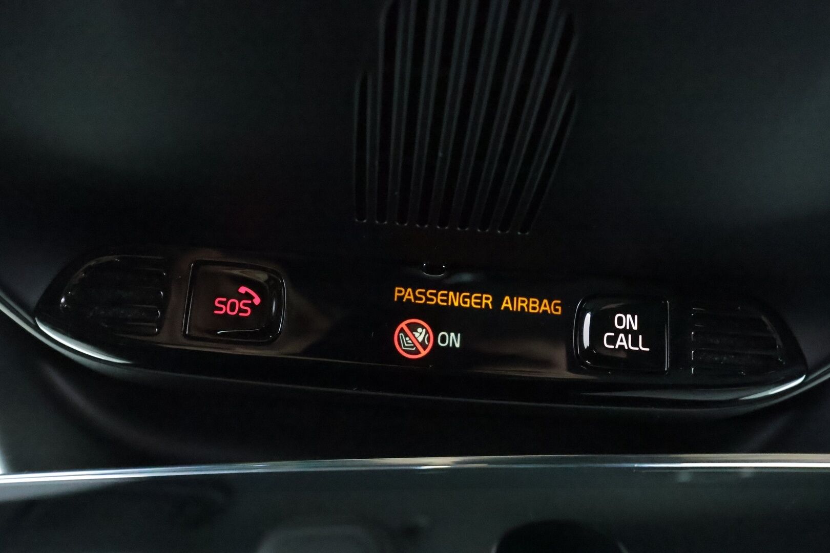 Volvo XC40 2024 T4 TwE Plus Dark aut - | ACC | Harman/Kardon | Muistipenkki | Sporttipenkit sähköllä | P.kamera | Pilot Assist | Keyless | Lämm. ratti | Merkkihuollot | 2x renkaat aluin | 