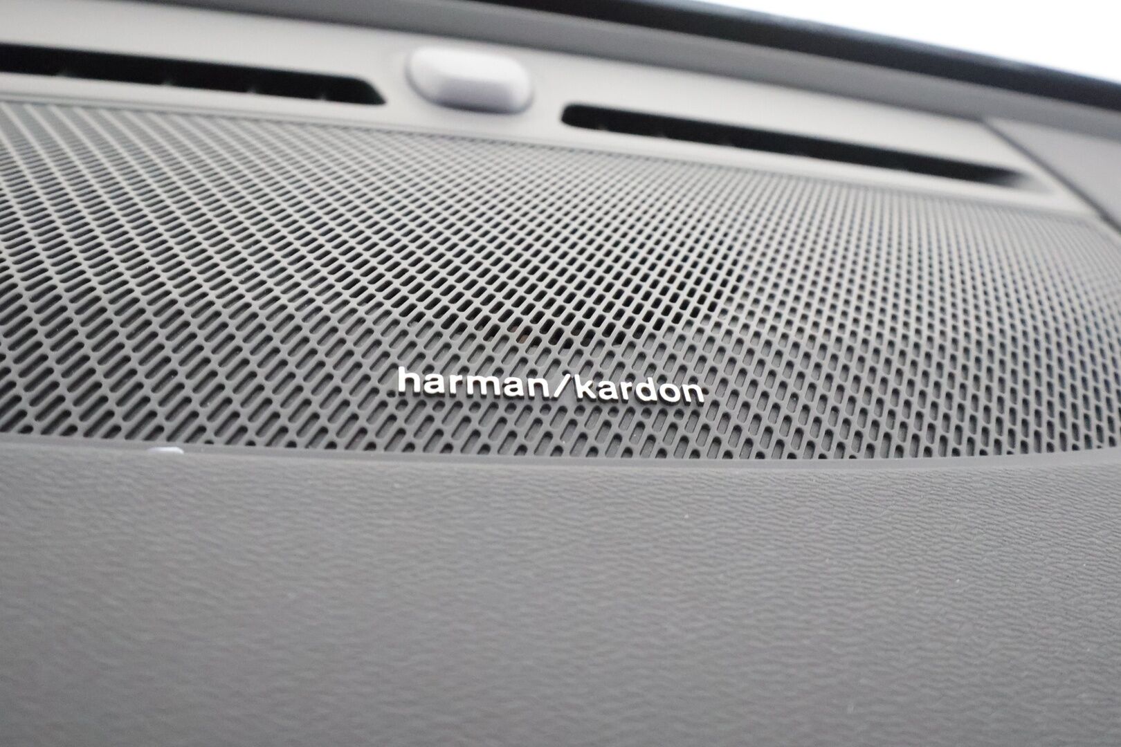 Volvo XC40 2024 T4 TwE Plus Dark aut - | ACC | Harman/Kardon | Muistipenkki | Sporttipenkit sähköllä | P.kamera | Pilot Assist | Keyless | Lämm. ratti | Merkkihuollot | 2x renkaat aluin | 