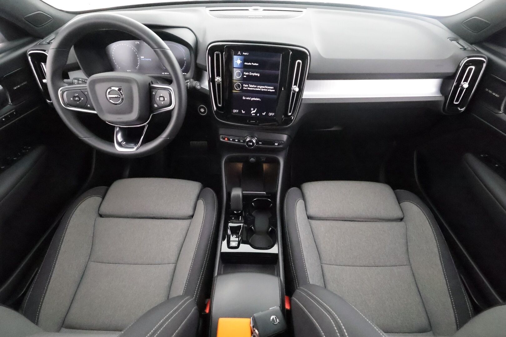 Volvo XC40 2024 T4 TwE Plus Dark aut - | ACC | Harman/Kardon | Muistipenkki | Sporttipenkit sähköllä | P.kamera | Pilot Assist | Keyless | Lämm. ratti | Merkkihuollot | 2x renkaat aluin | 