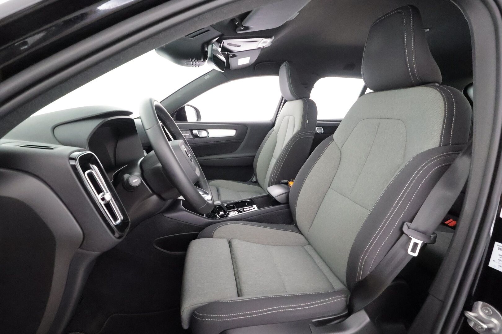 Volvo XC40 2024 T4 TwE Plus Dark aut - | ACC | Harman/Kardon | Muistipenkki | Sporttipenkit sähköllä | P.kamera | Pilot Assist | Keyless | Lämm. ratti | Merkkihuollot | 2x renkaat aluin | 