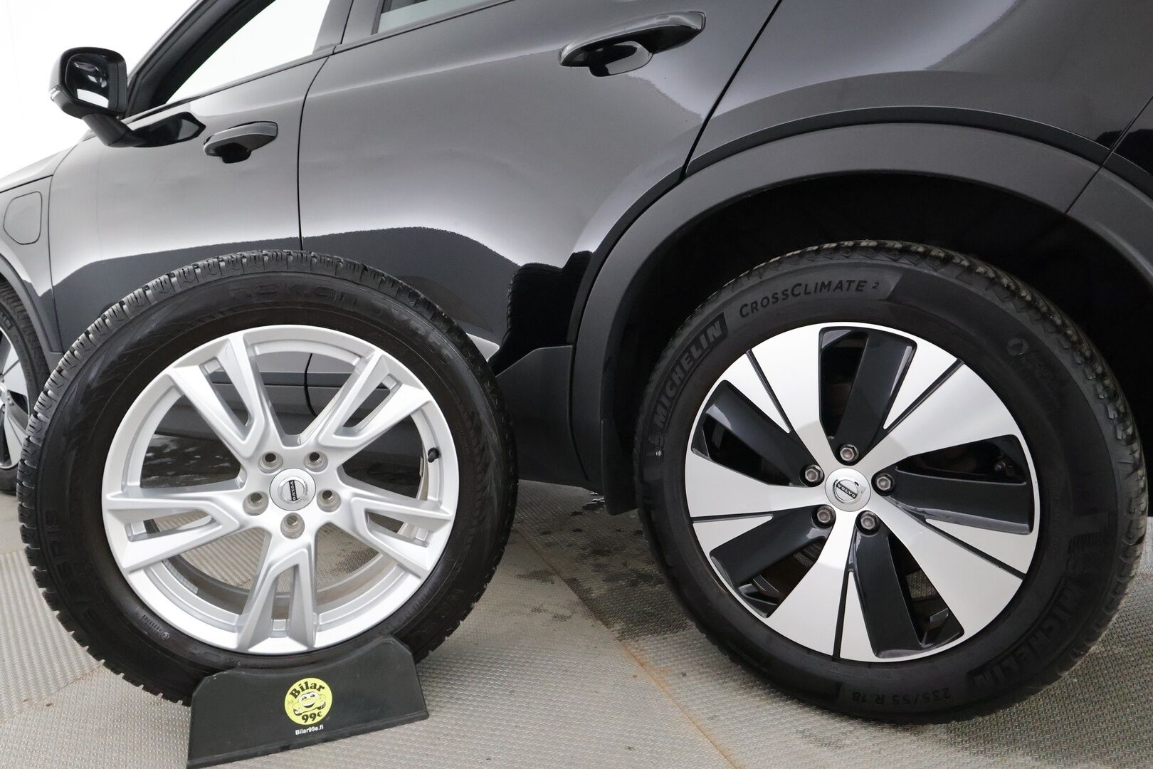 Volvo XC40 2024 T4 TwE Plus Dark aut - | ACC | Harman/Kardon | Muistipenkki | Sporttipenkit sähköllä | P.kamera | Pilot Assist | Keyless | Lämm. ratti | Merkkihuollot | 2x renkaat aluin | 