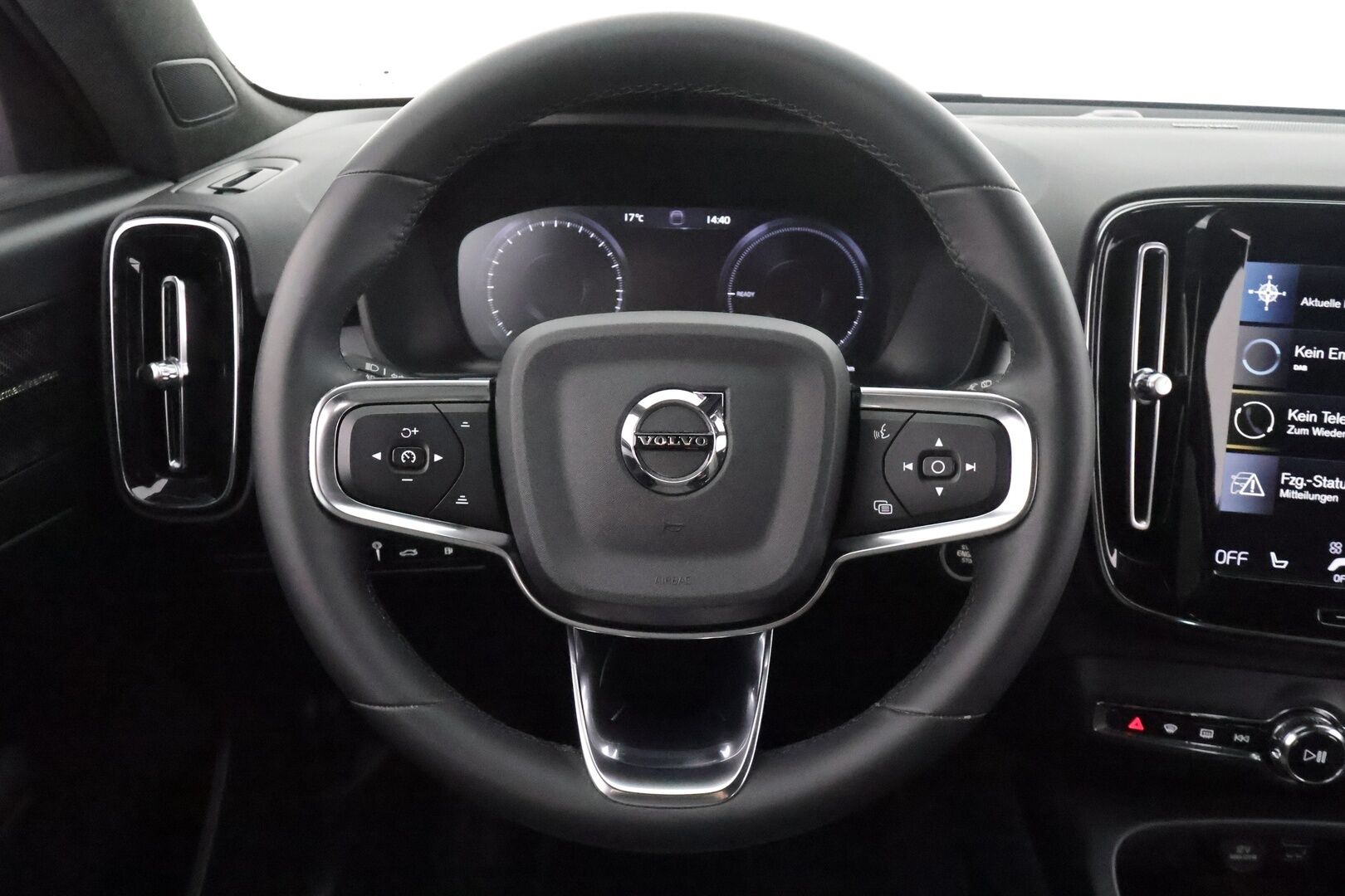 Volvo XC40 2024 T4 TwE Plus Dark aut - | ACC | Harman/Kardon | Muistipenkki | Sporttipenkit sähköllä | P.kamera | Pilot Assist | Keyless | Lämm. ratti | Merkkihuollot | 2x renkaat aluin | 