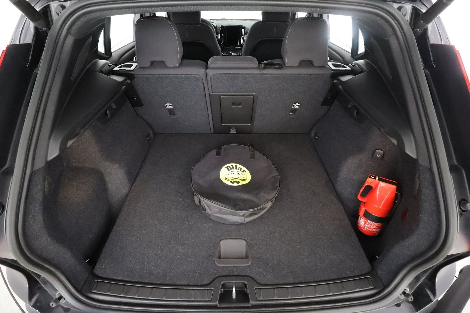 Volvo XC40 2024 T4 TwE Plus Dark aut - | ACC | Harman/Kardon | Muistipenkki | Sporttipenkit sähköllä | P.kamera | Pilot Assist | Keyless | Lämm. ratti | Merkkihuollot | 2x renkaat aluin | 