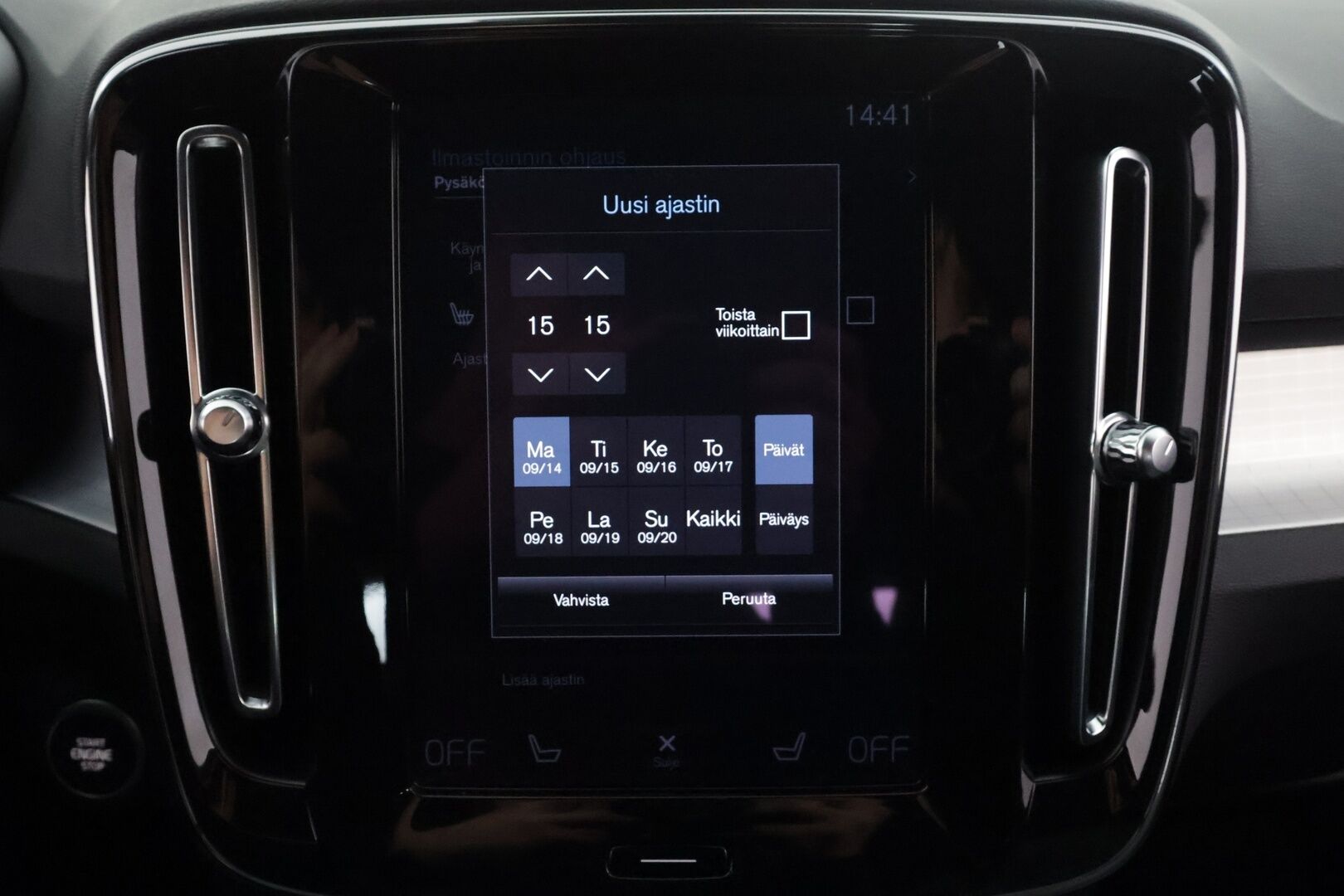 Volvo XC40 2024 T4 TwE Plus Dark aut - | ACC | Harman/Kardon | Muistipenkki | Sporttipenkit sähköllä | P.kamera | Pilot Assist | Keyless | Lämm. ratti | Merkkihuollot | 2x renkaat aluin | 