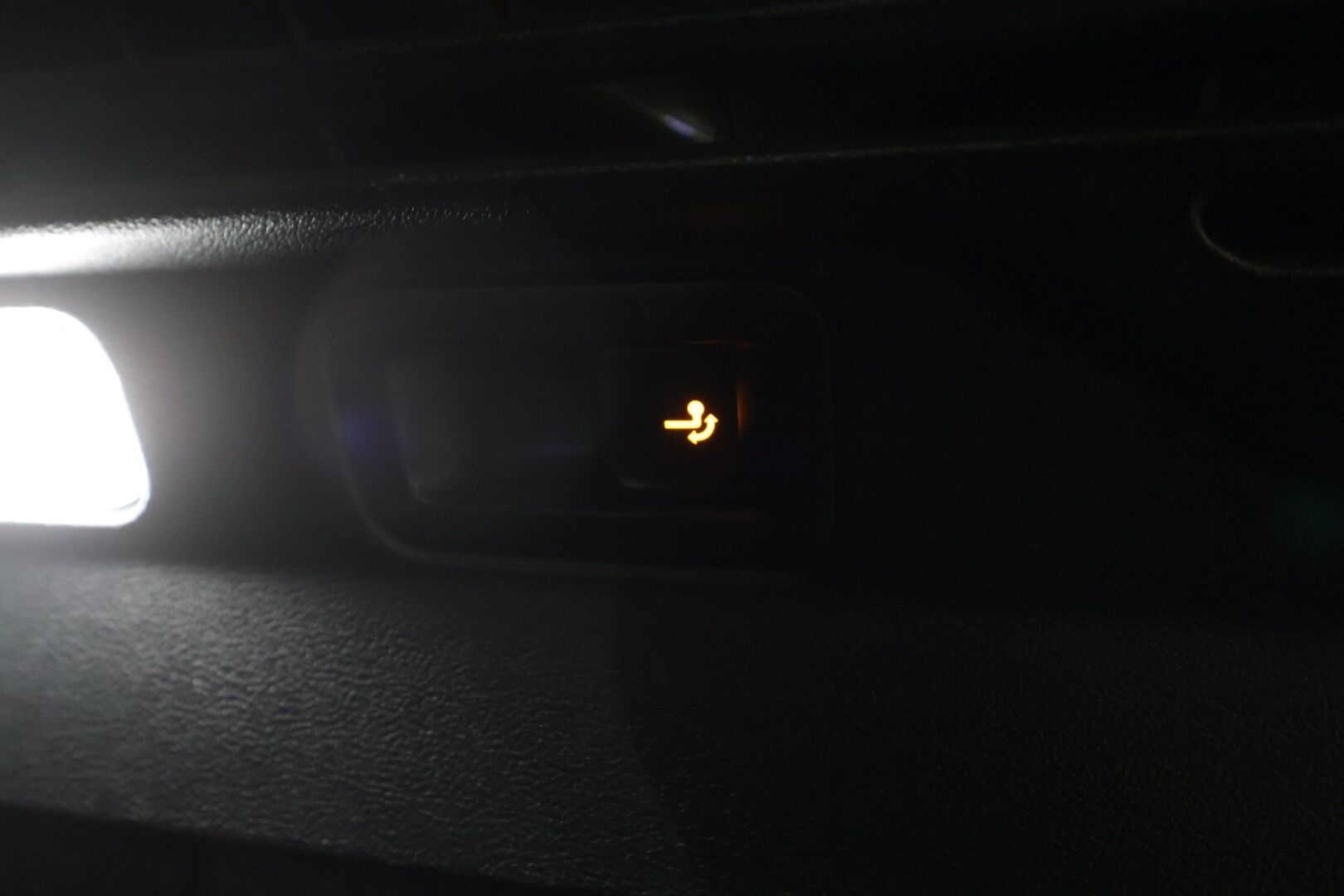 Volkswagen ID.5 2022 Pro Performance 150 kW, akku 77 kWh - | ACC | ILP | Koukku | Matrix-LED | Lasikatto | 360-Kamera | Hierovat ergoactive Sporttipenkit | HUD | Keyless | Apple&Android | Merkkihuollettu | Kahdet Renkaat |