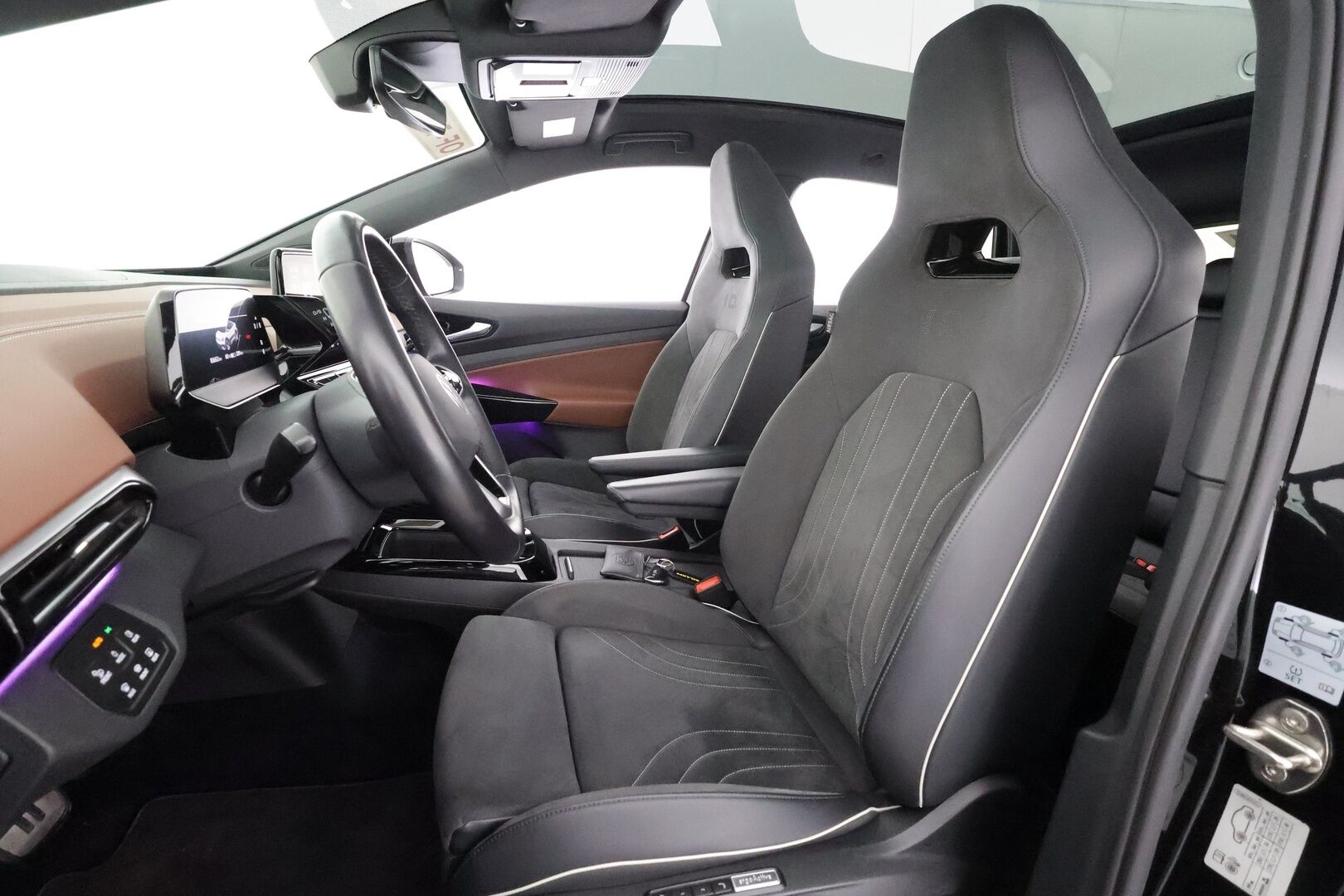 Volkswagen ID.5 2022 Pro Performance 150 kW, akku 77 kWh - | ACC | ILP | Koukku | Matrix-LED | Lasikatto | 360-Kamera | Hierovat ergoactive Sporttipenkit | HUD | Keyless | Apple&Android | Merkkihuollettu | Kahdet Renkaat |