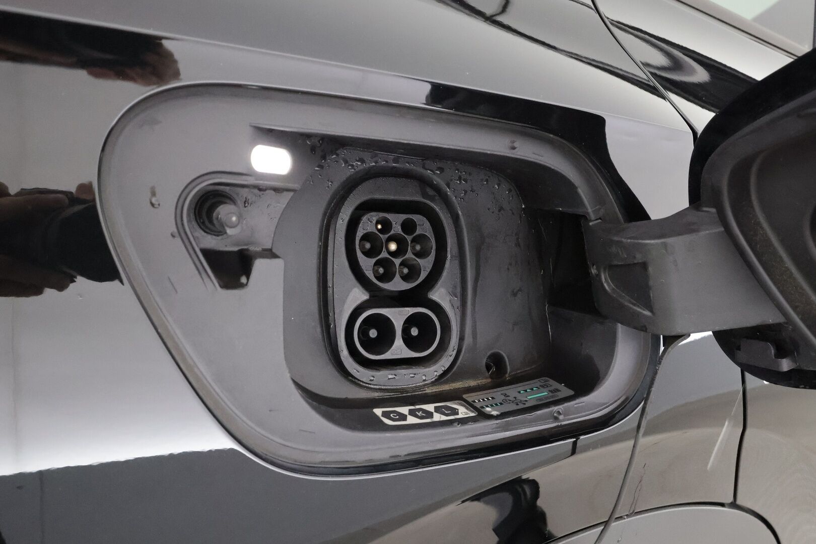 Volkswagen ID.5 2022 Pro Performance 150 kW, akku 77 kWh - | ACC | ILP | Koukku | Matrix-LED | Lasikatto | 360-Kamera | Hierovat ergoactive Sporttipenkit | HUD | Keyless | Apple&Android | Merkkihuollettu | Kahdet Renkaat |