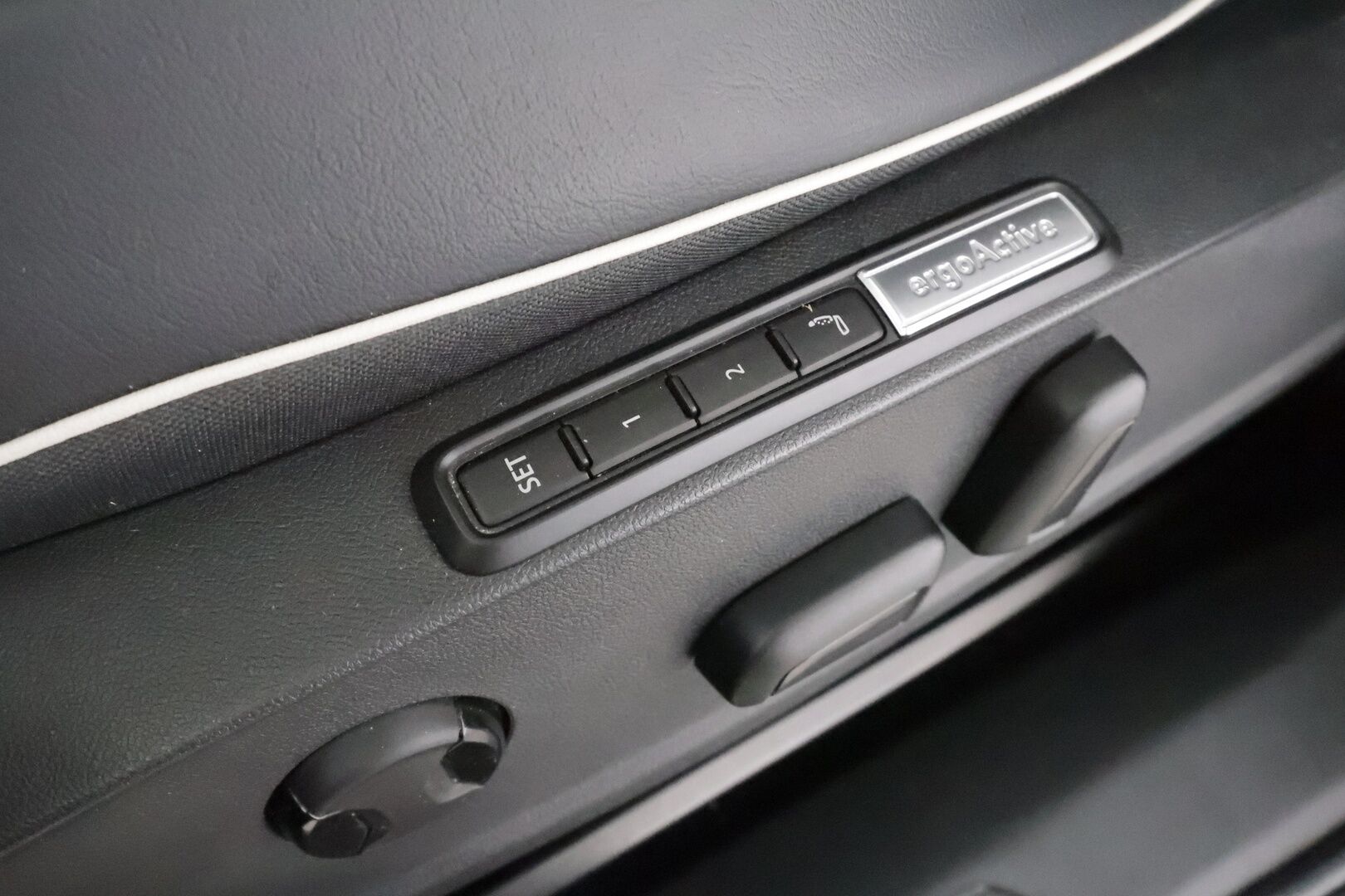 Volkswagen ID.5 2022 Pro Performance 150 kW, akku 77 kWh - | ACC | ILP | Koukku | Matrix-LED | Lasikatto | 360-Kamera | Hierovat ergoactive Sporttipenkit | HUD | Keyless | Apple&Android | Merkkihuollettu | Kahdet Renkaat |