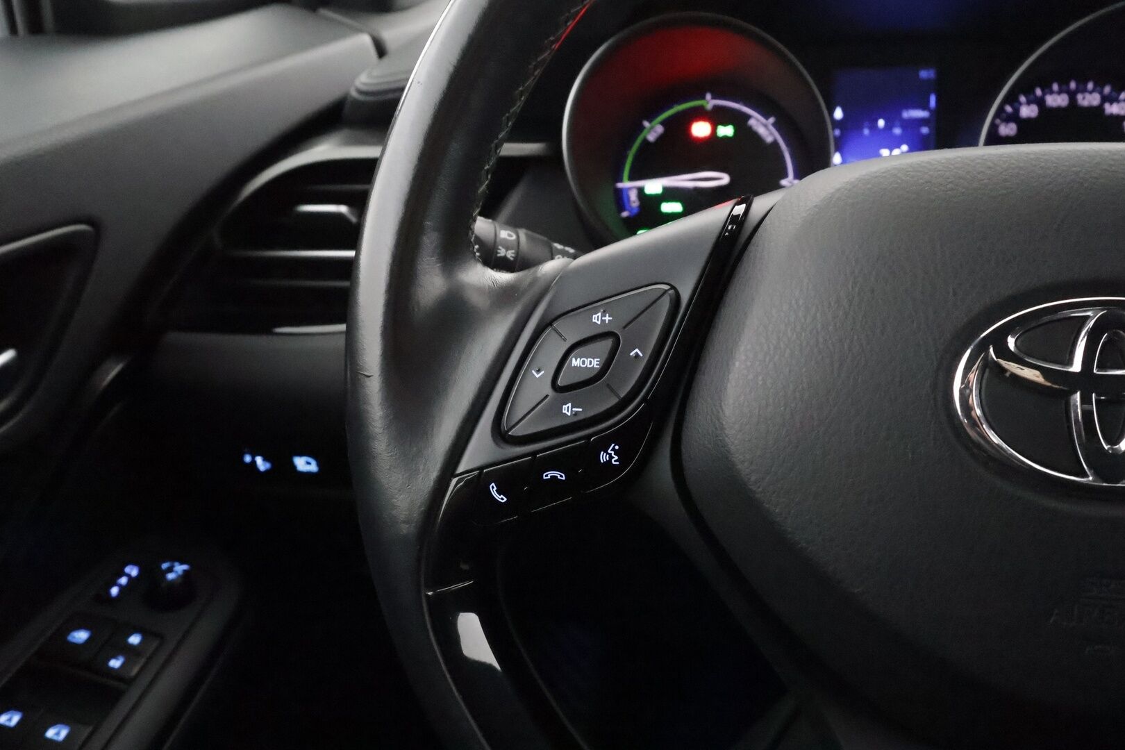 TOYOTA C-HR 2019 1.8 Hybrid - | ACC | LED | P.Kamera | Navi | Kaistavahti | Katveavustin | Keyless | Kahdet renkaat |