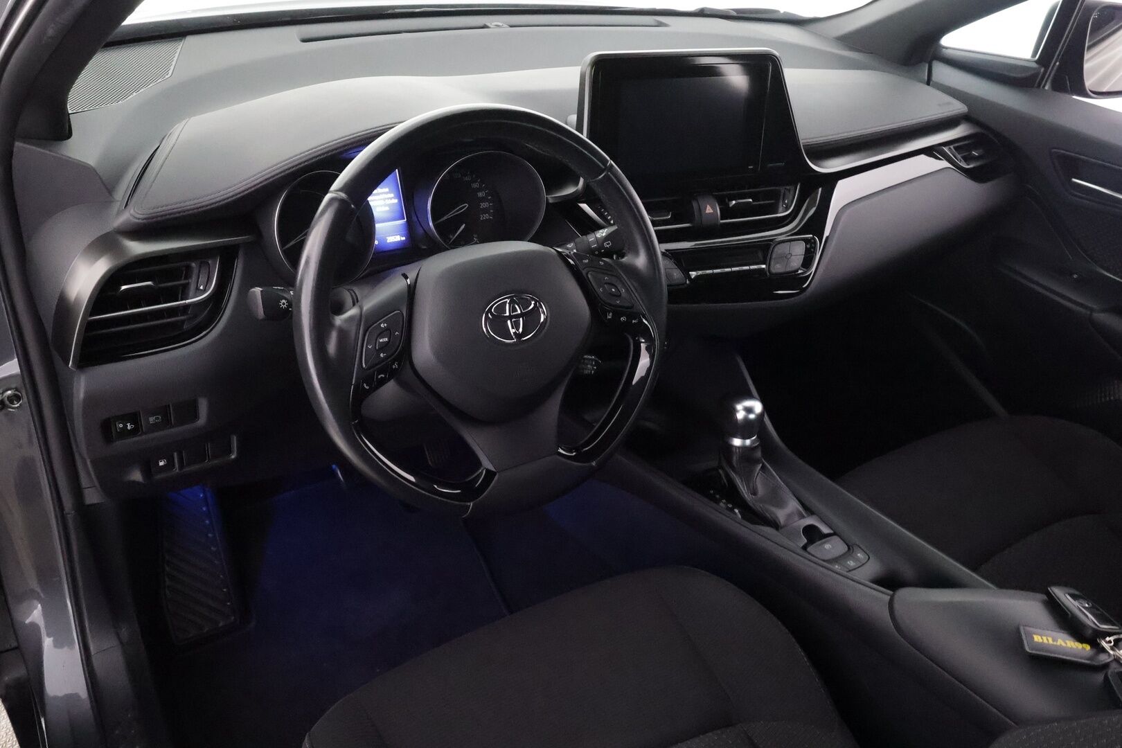 TOYOTA C-HR 2019 1.8 Hybrid - | ACC | LED | P.Kamera | Navi | Kaistavahti | Katveavustin | Keyless | Kahdet renkaat |