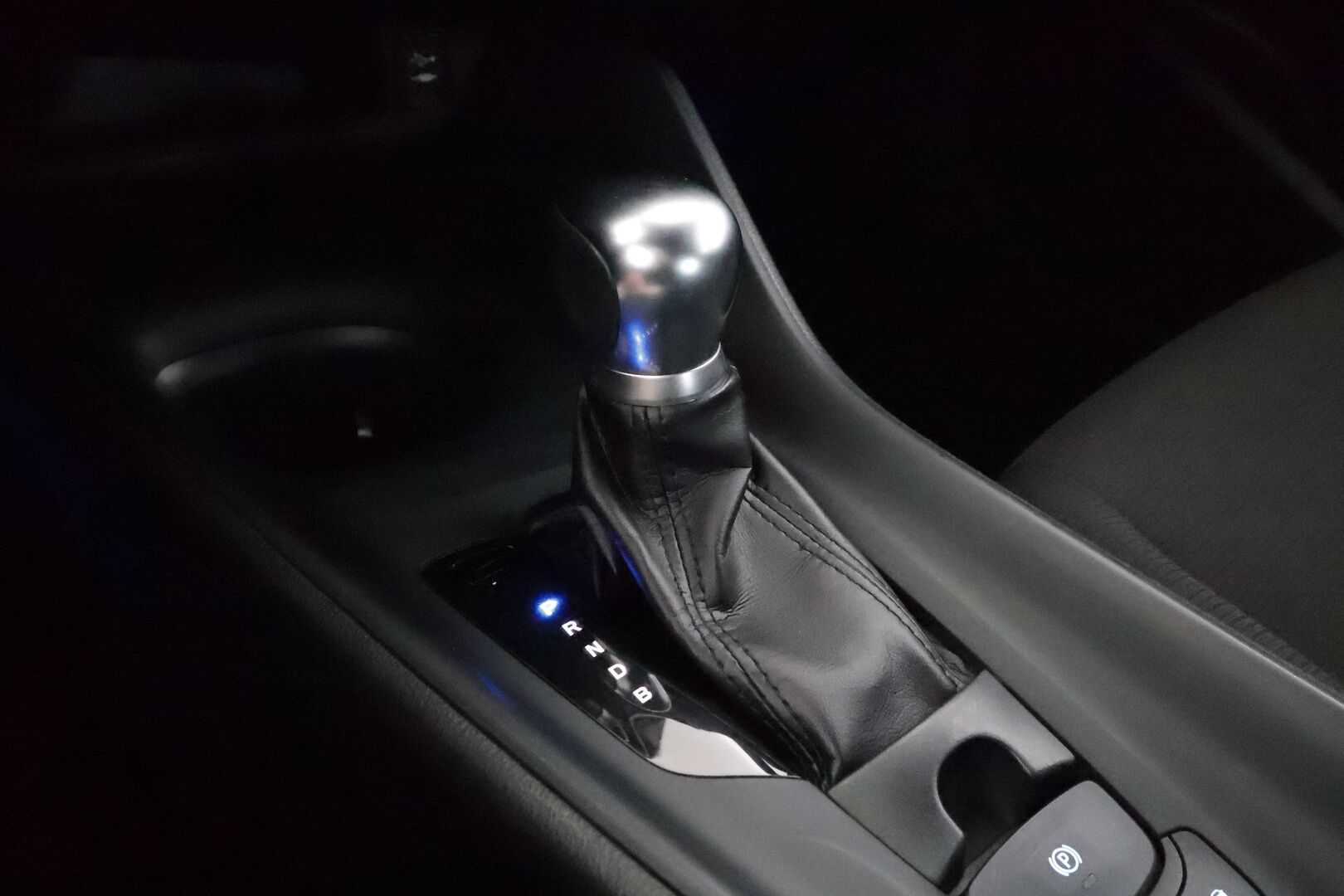 TOYOTA C-HR 2019 1.8 Hybrid - | ACC | LED | P.Kamera | Navi | Kaistavahti | Katveavustin | Keyless | Kahdet renkaat |