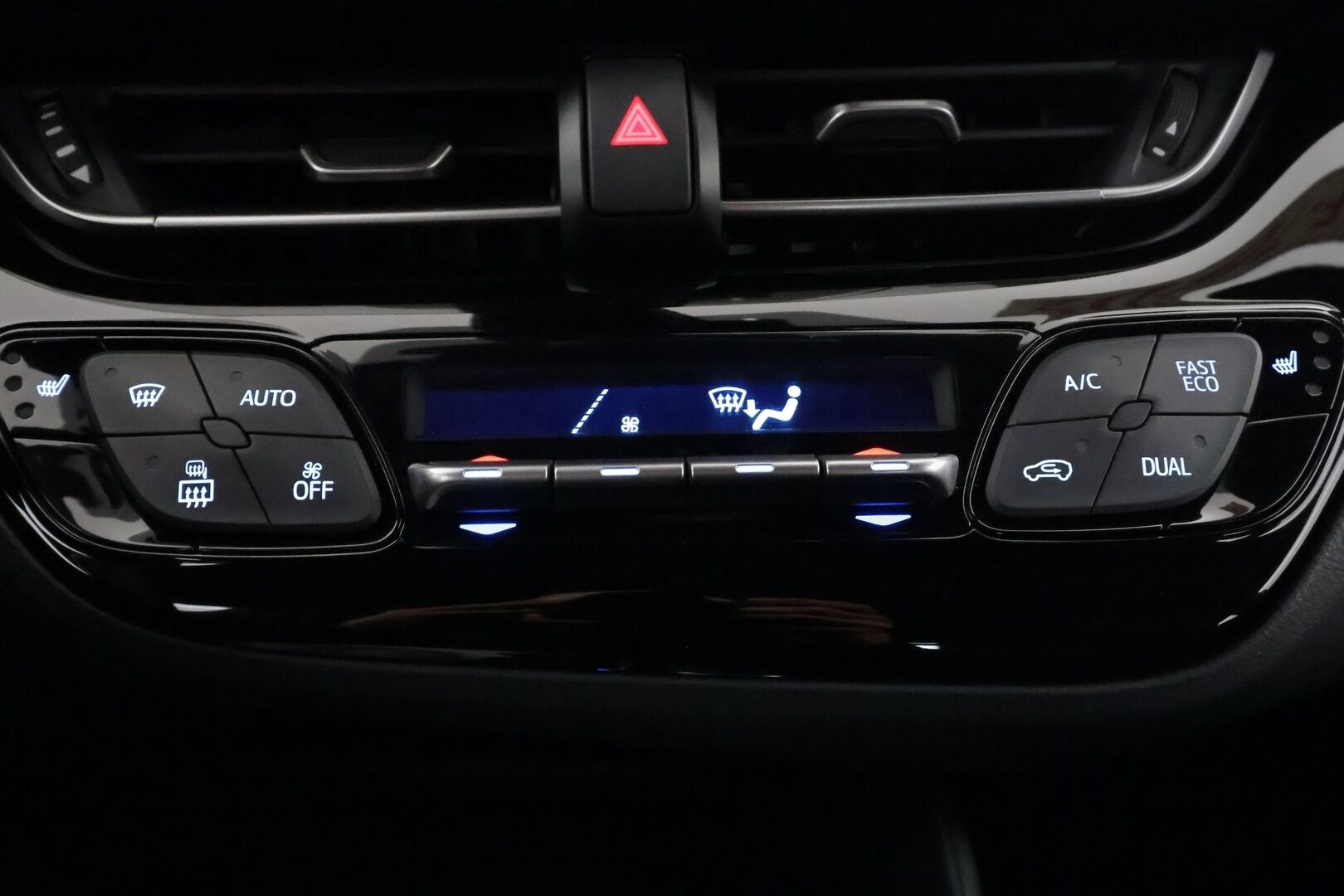 TOYOTA C-HR 2019 1.8 Hybrid - | ACC | LED | P.Kamera | Navi | Kaistavahti | Katveavustin | Keyless | Kahdet renkaat |