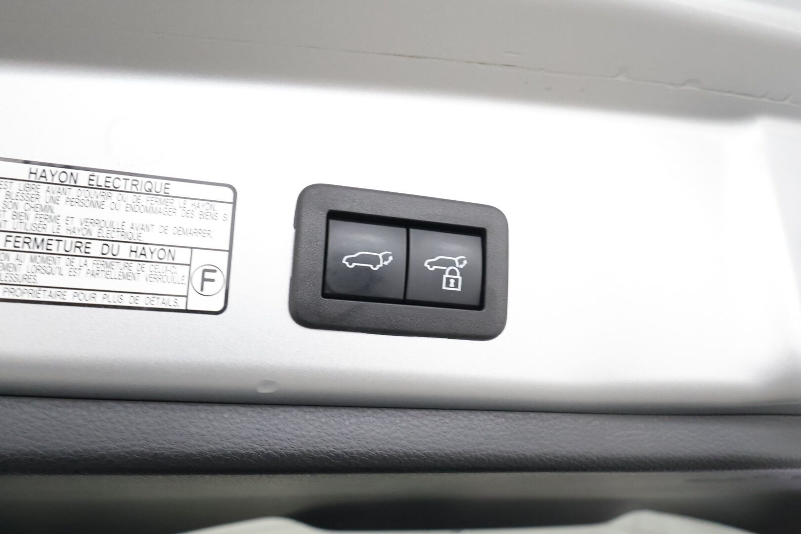 TOYOTA COROLLA CROSS 2023 2.0 Hybrid AWD-i Active - | ACC | Lasikatto | LED | P.Kamera | Kaistavahti | Katveavustin | Navi | Keyless | Digimittaristo | PDA | Merkkihuollot |
