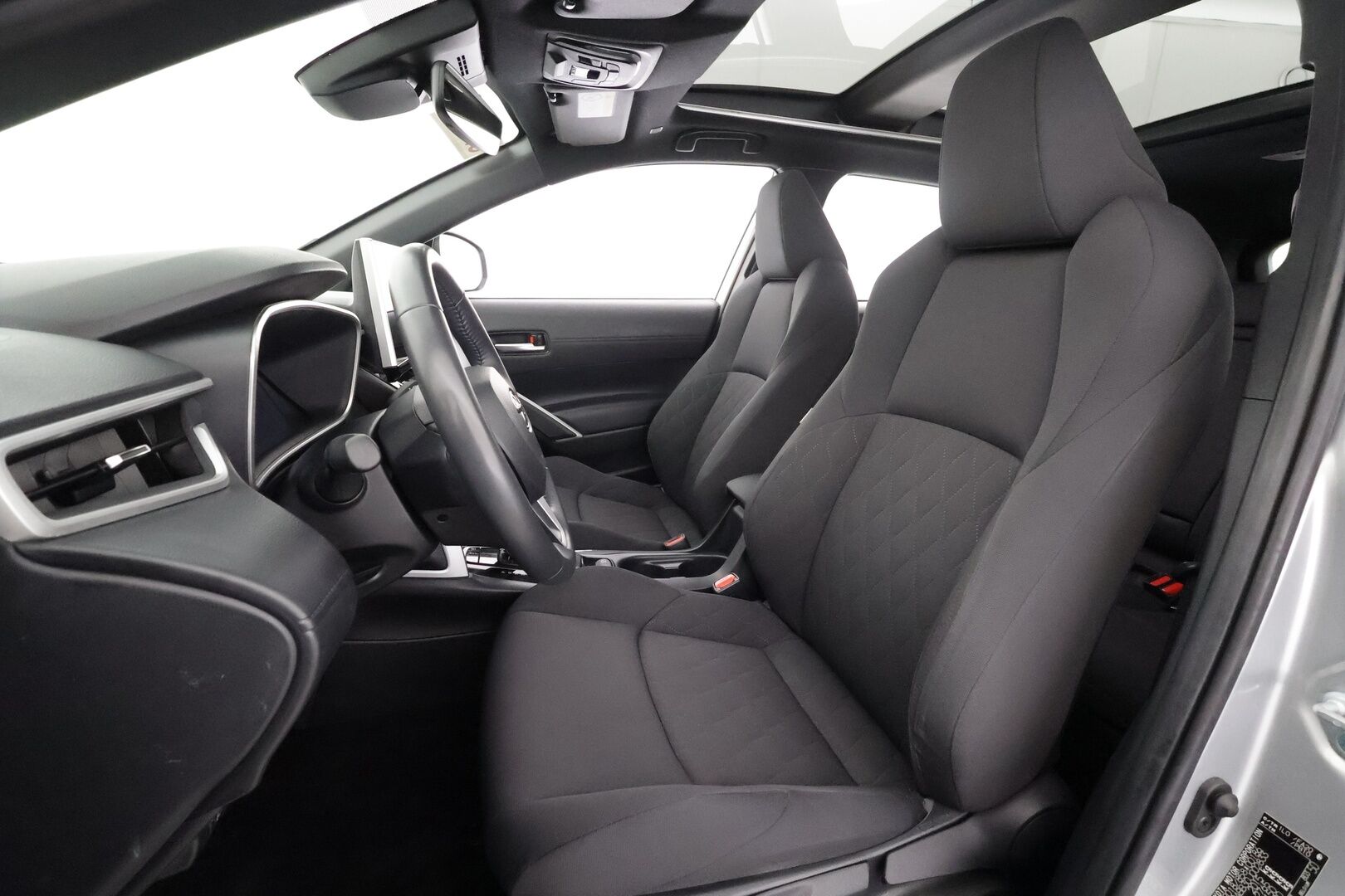 TOYOTA COROLLA CROSS 2023 2.0 Hybrid AWD-i Active - | ACC | Lasikatto | LED | P.Kamera | Kaistavahti | Katveavustin | Navi | Keyless | Digimittaristo | PDA | Merkkihuollot |