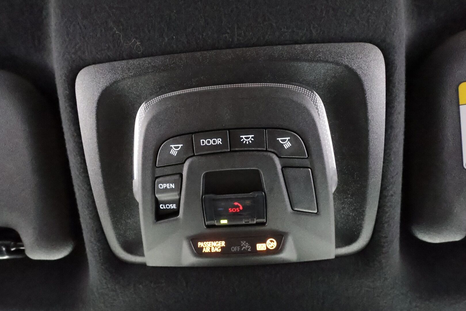 TOYOTA COROLLA CROSS 2023 2.0 Hybrid AWD-i Active - | ACC | Lasikatto | LED | P.Kamera | Kaistavahti | Katveavustin | Navi | Keyless | Digimittaristo | PDA | Merkkihuollot |