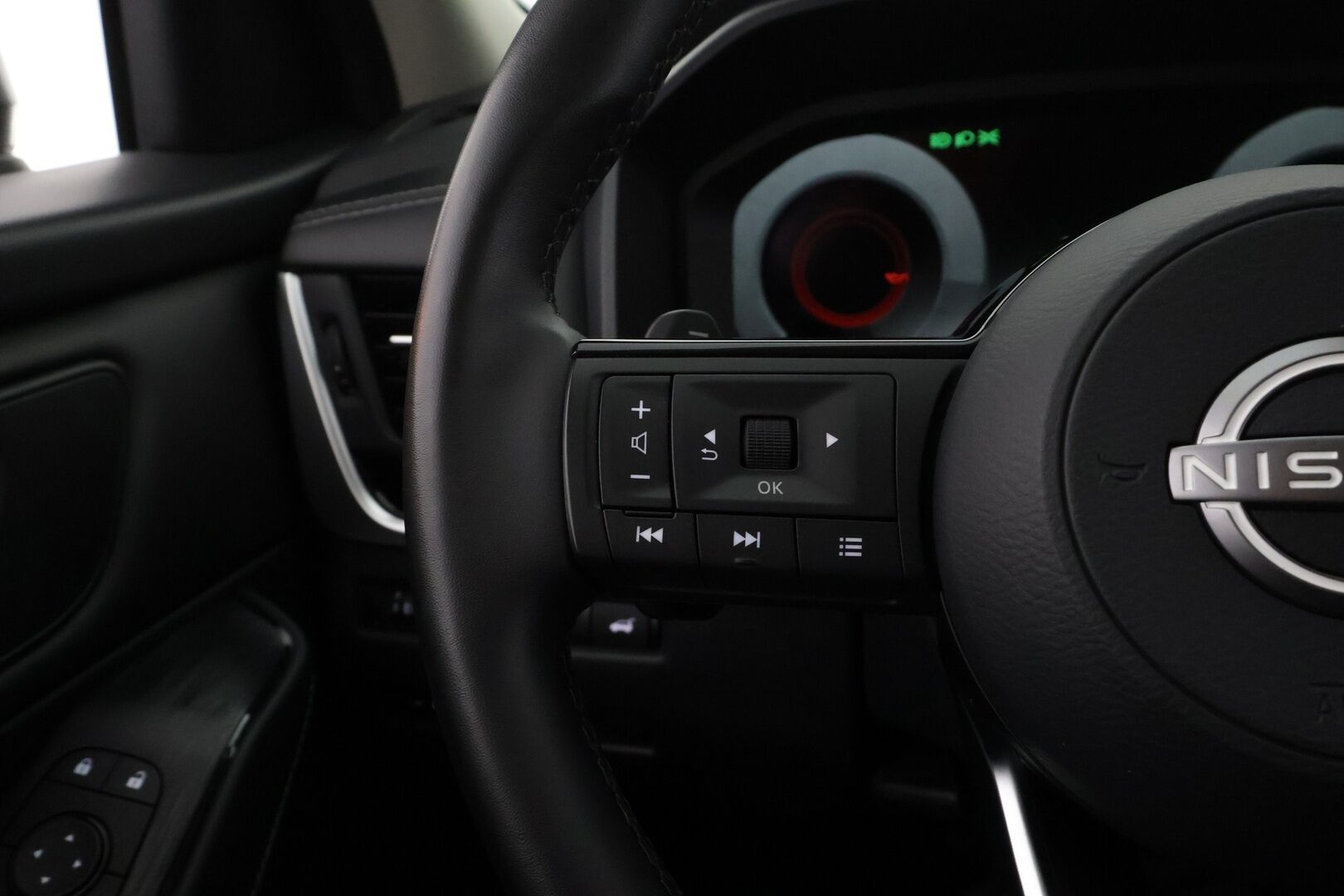 NISSAN QASHQAI 2024 MHEV 158 Xtronic 2WD N-Connecta 12.3 TFT - | ACC | Koukku | 360° kamera | Keyless | Lane Assist | BSM | Lämm. ratti | Lämm. tuulilasi | Digimittaristo | Apple & Android | LED | 2x renkaat aluin |