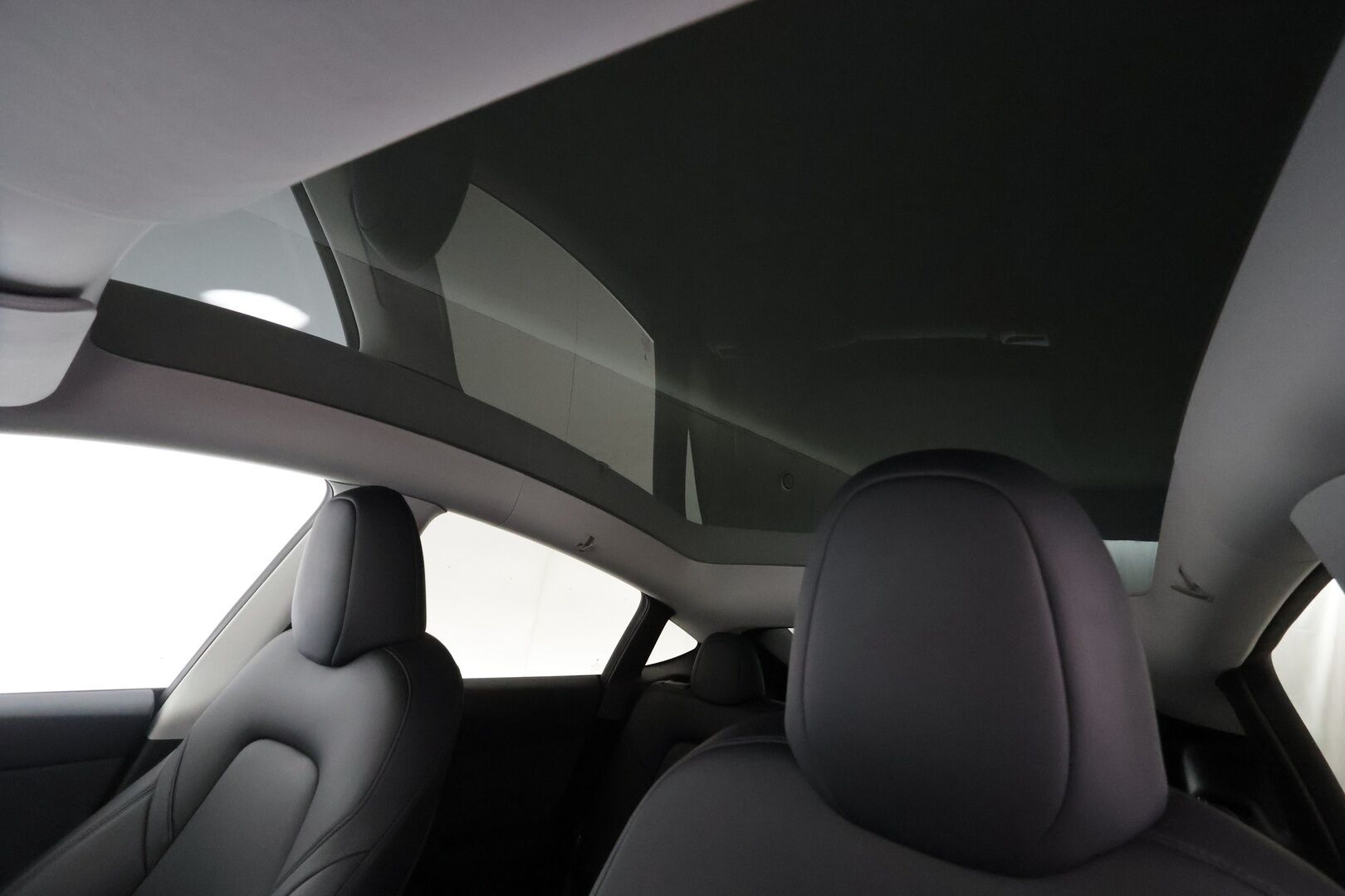 TESLA MODEL Y 2023 Performance - | Koukku | ILP | ACC | Matrix-LED | Lasikatto | P.Kamera | Muistipenkki | Premium Audio | Navi | Kaistavahti | Keyless |