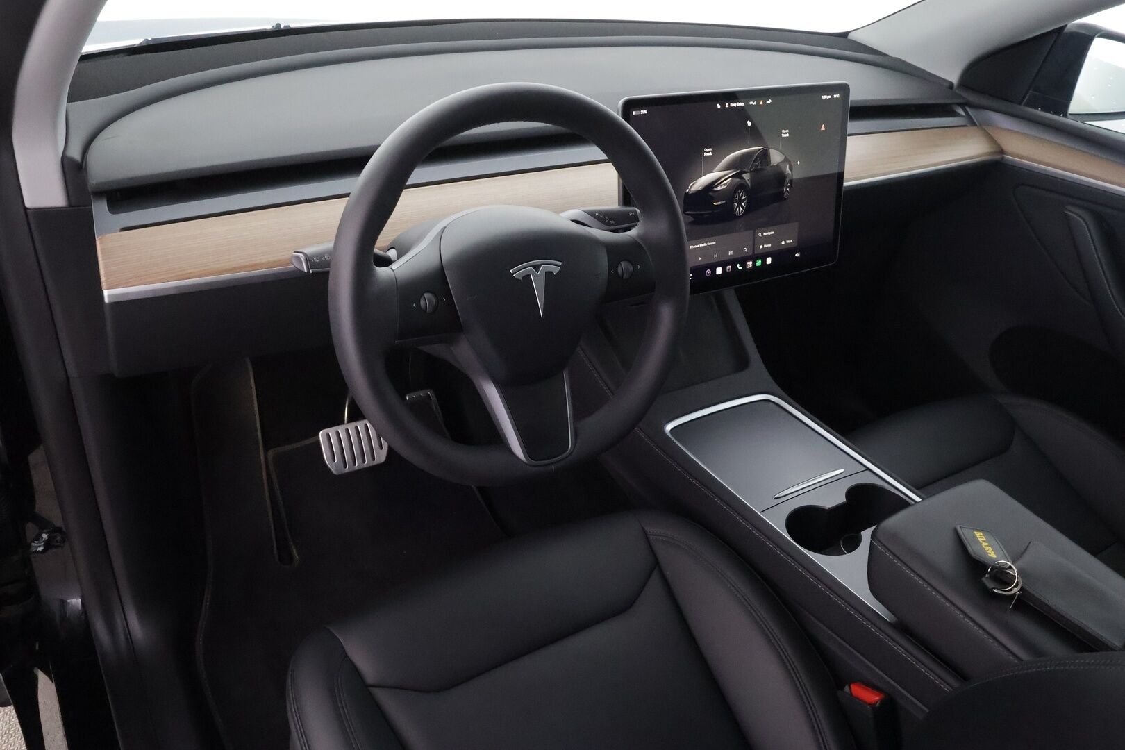 TESLA MODEL Y 2023 Performance - | Koukku | ILP | ACC | Matrix-LED | Lasikatto | P.Kamera | Muistipenkki | Premium Audio | Navi | Kaistavahti | Keyless |