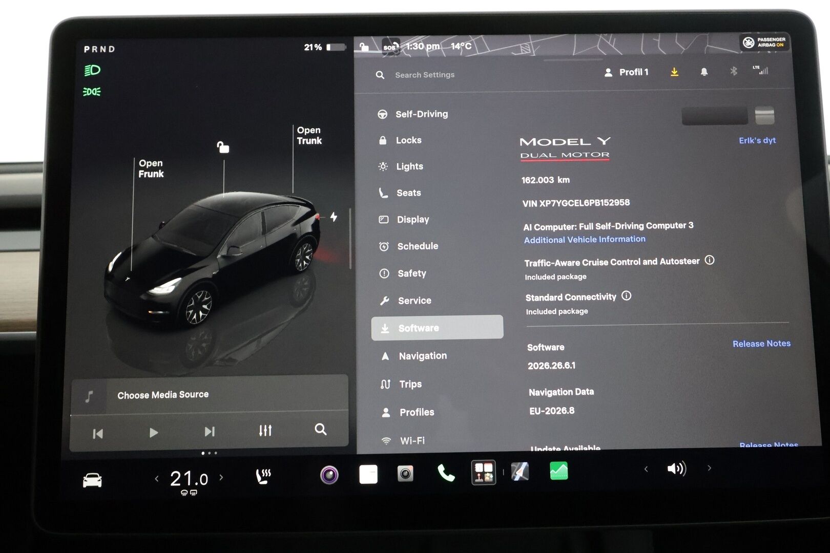 TESLA MODEL Y 2023 Performance - | Koukku | ILP | ACC | Matrix-LED | Lasikatto | P.Kamera | Muistipenkki | Premium Audio | Navi | Kaistavahti | Keyless |