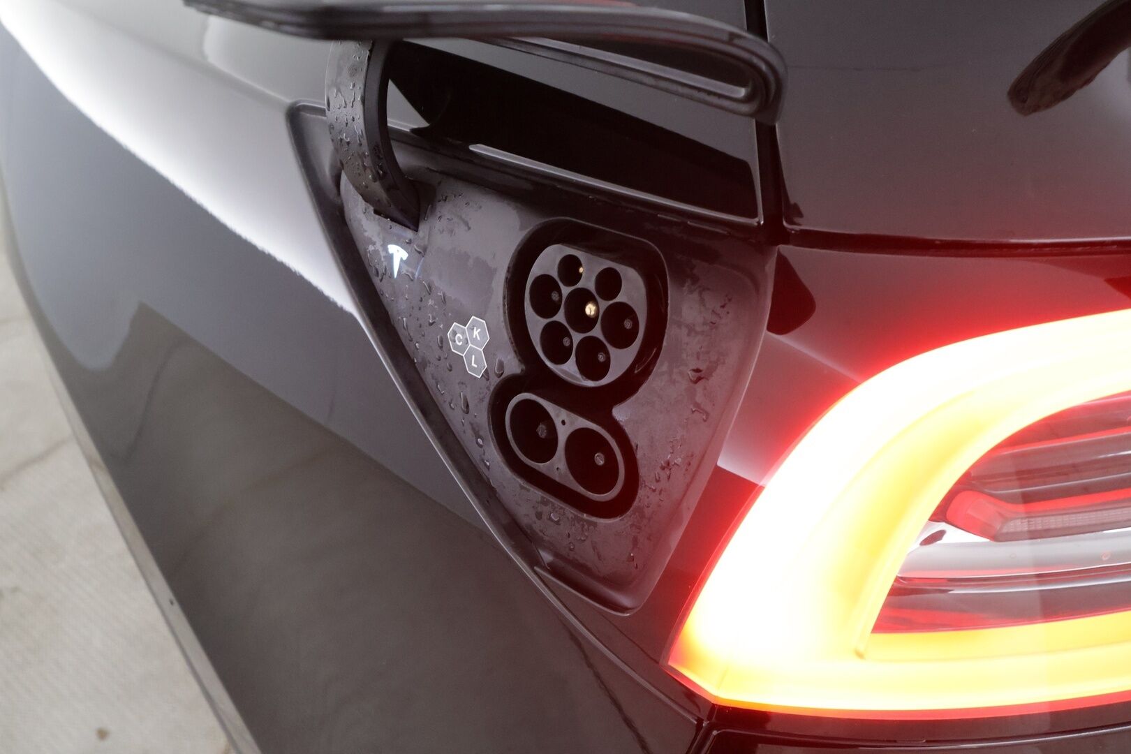TESLA MODEL Y 2023 Performance - | Koukku | ILP | ACC | Matrix-LED | Lasikatto | P.Kamera | Muistipenkki | Premium Audio | Navi | Kaistavahti | Keyless |
