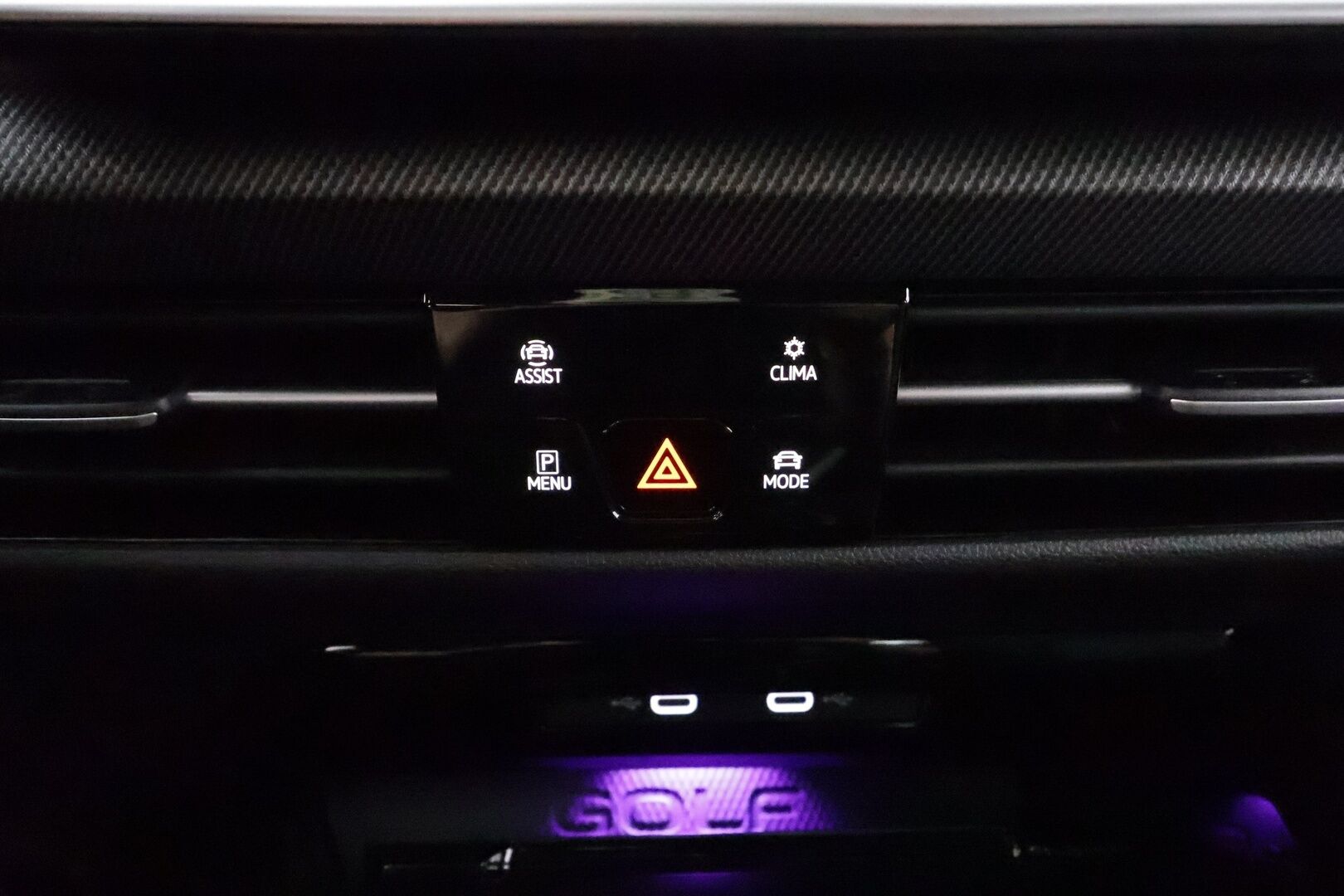 VOLKSWAGEN GOLF 2026 GTE 200 kW (PHEV) DSG-automaatti - | HUD | ACC | Matrix-LED | P.Kamera | Digimittaristo | Navi | Kaistavahti | Facelift | Kahdet renkaat | 2x Latauskaapelit |
