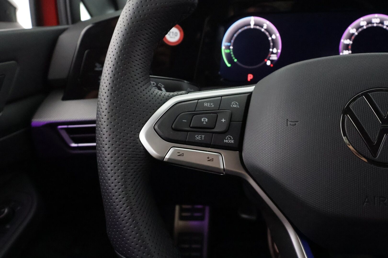VOLKSWAGEN GOLF 2026 GTE 200 kW (PHEV) DSG-automaatti - | HUD | ACC | Matrix-LED | P.Kamera | Digimittaristo | Navi | Kaistavahti | Facelift | Kahdet renkaat | 2x Latauskaapelit |