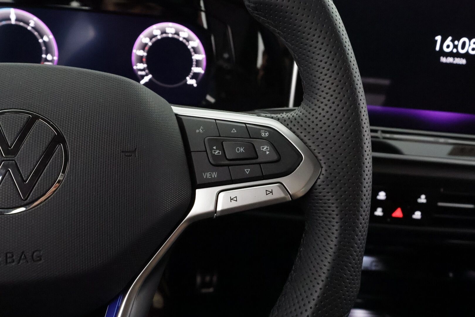 VOLKSWAGEN GOLF 2026 GTE 200 kW (PHEV) DSG-automaatti - | HUD | ACC | Matrix-LED | P.Kamera | Digimittaristo | Navi | Kaistavahti | Facelift | Kahdet renkaat | 2x Latauskaapelit |