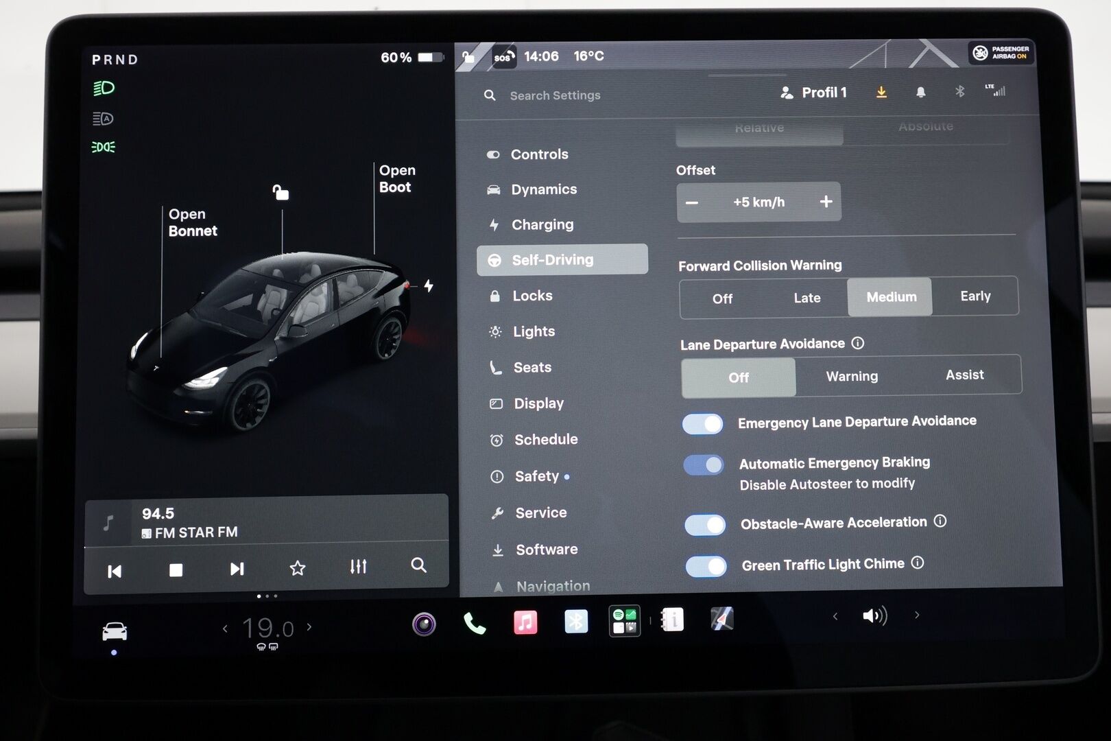 TESLA MODEL Y 2021 Long Range - | ILP | Koukku | Lasikatto | ACC | Matrix-LED | P.Kamera | Muistipenkki | Premium Audio | Navi | Kaistavahti | Keyless | 2x Latauskaapelit | Kahdet renkaat |