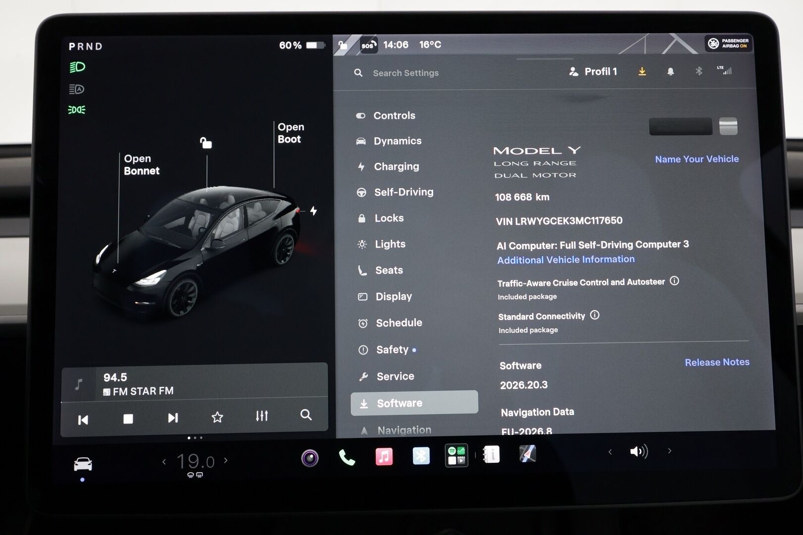 TESLA MODEL Y 2021 Long Range - | ILP | Koukku | Lasikatto | ACC | Matrix-LED | P.Kamera | Muistipenkki | Premium Audio | Navi | Kaistavahti | Keyless | 2x Latauskaapelit | Kahdet renkaat |