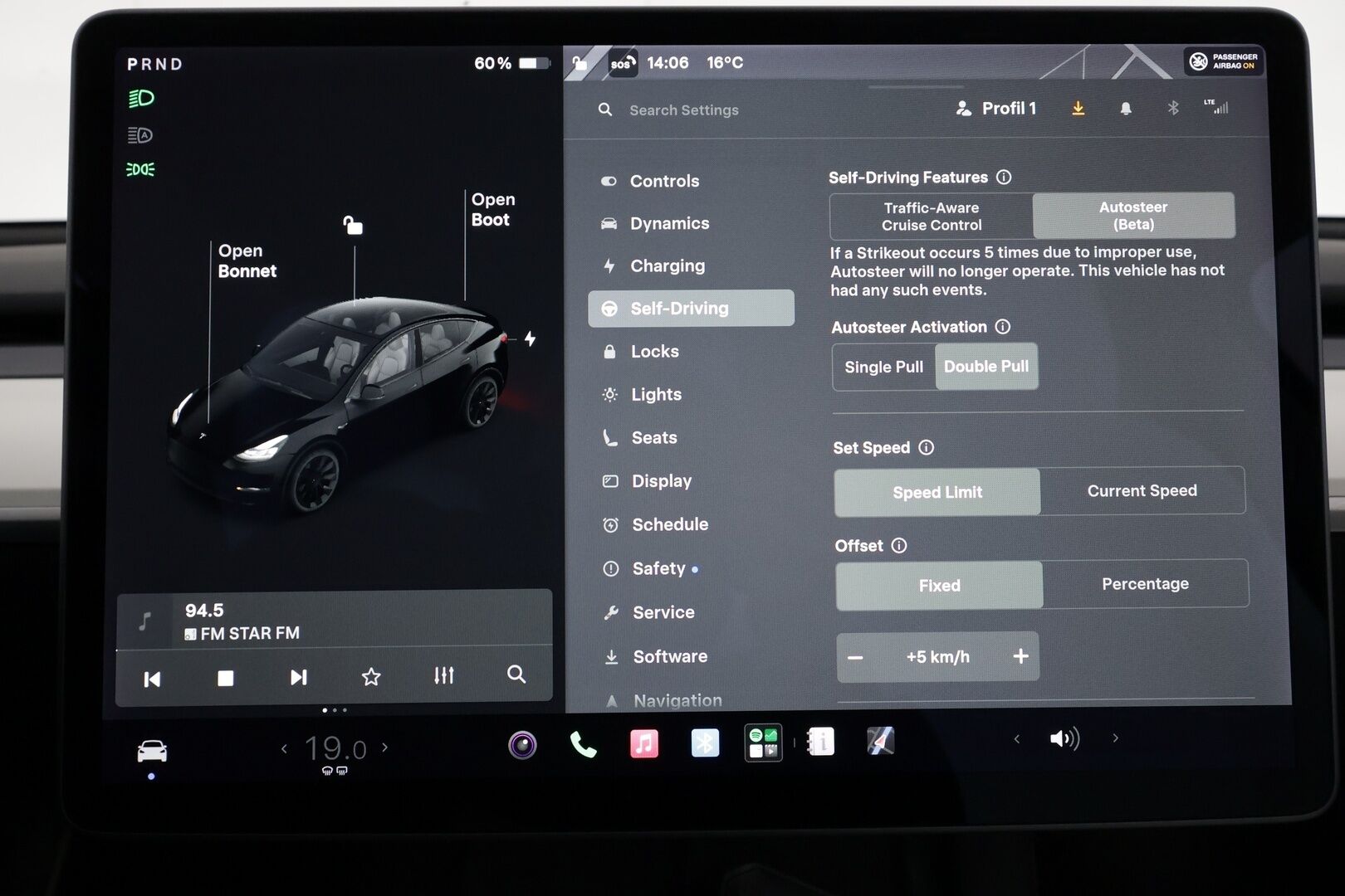 TESLA MODEL Y 2021 Long Range - | ILP | Koukku | Lasikatto | ACC | Matrix-LED | P.Kamera | Muistipenkki | Premium Audio | Navi | Kaistavahti | Keyless | 2x Latauskaapelit | Kahdet renkaat |