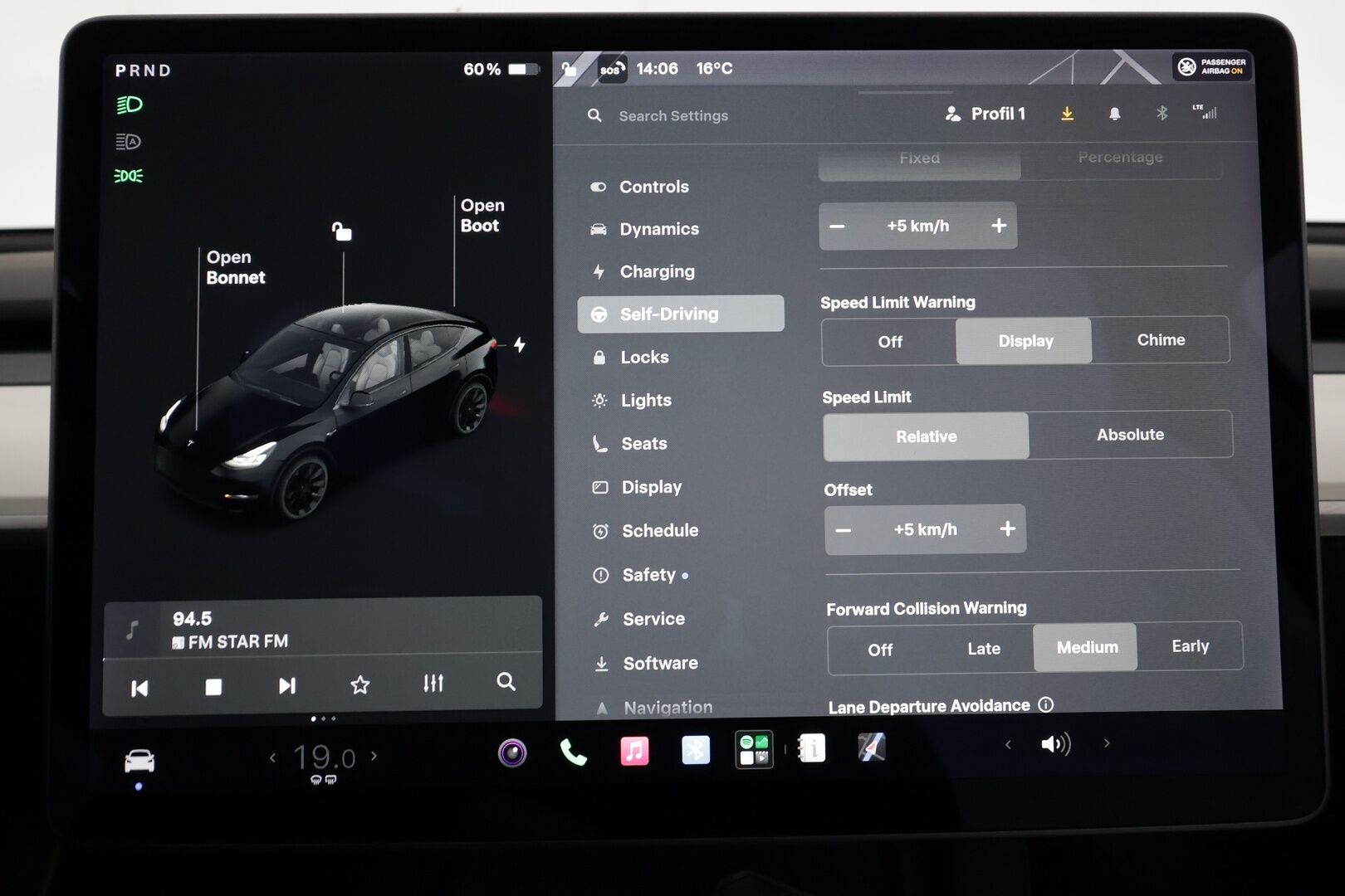 TESLA MODEL Y 2021 Long Range - | ILP | Koukku | Lasikatto | ACC | Matrix-LED | P.Kamera | Muistipenkki | Premium Audio | Navi | Kaistavahti | Keyless | 2x Latauskaapelit | Kahdet renkaat |