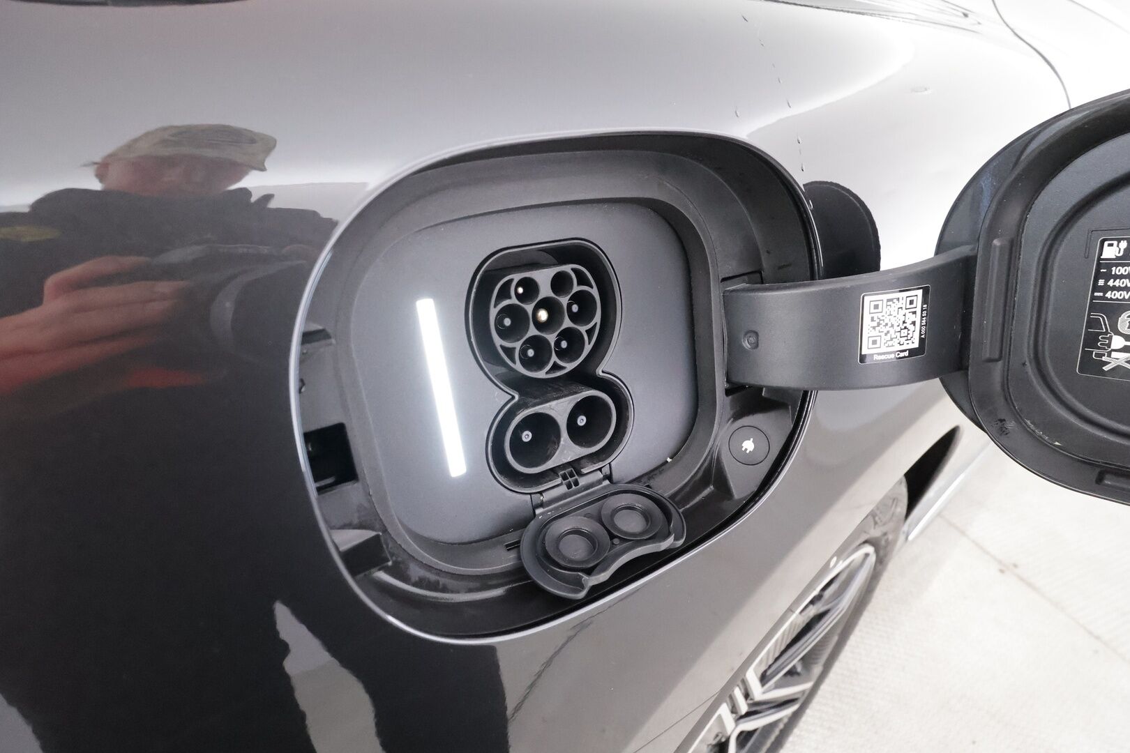 MERCEDES-BENZ EQE 2025 350 4MATIC AMG - | Koukku | ILP | Panorama | Distronic | Burmester | P.Kamera | LED-HP | Comfort-penkit Muistilla | Navi | Katveavustin | Kaistavahti | Keyless | Kahdet renkaat |
